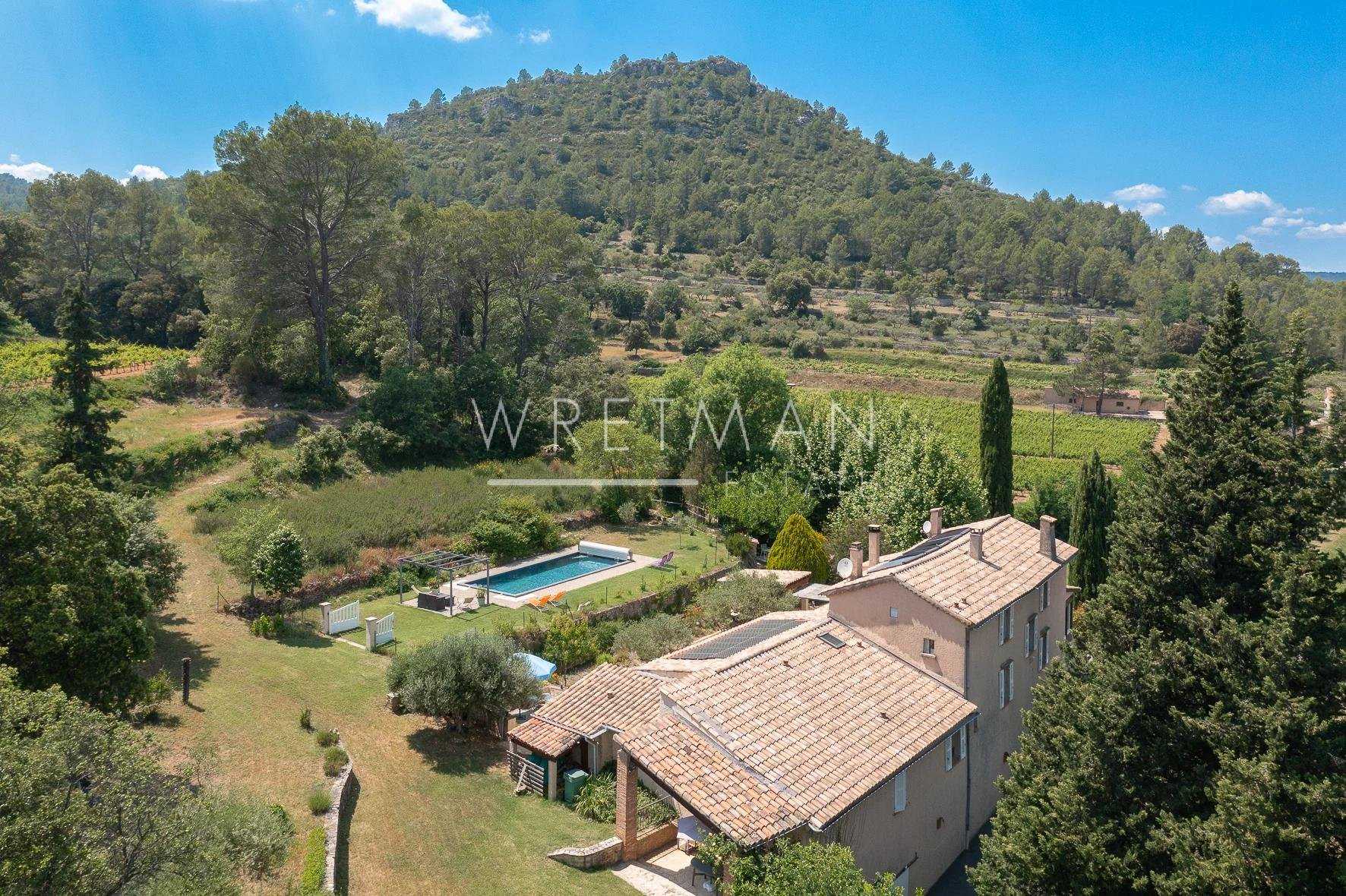 House in Correns, Provence-Alpes-Cote d'Azur 11371161