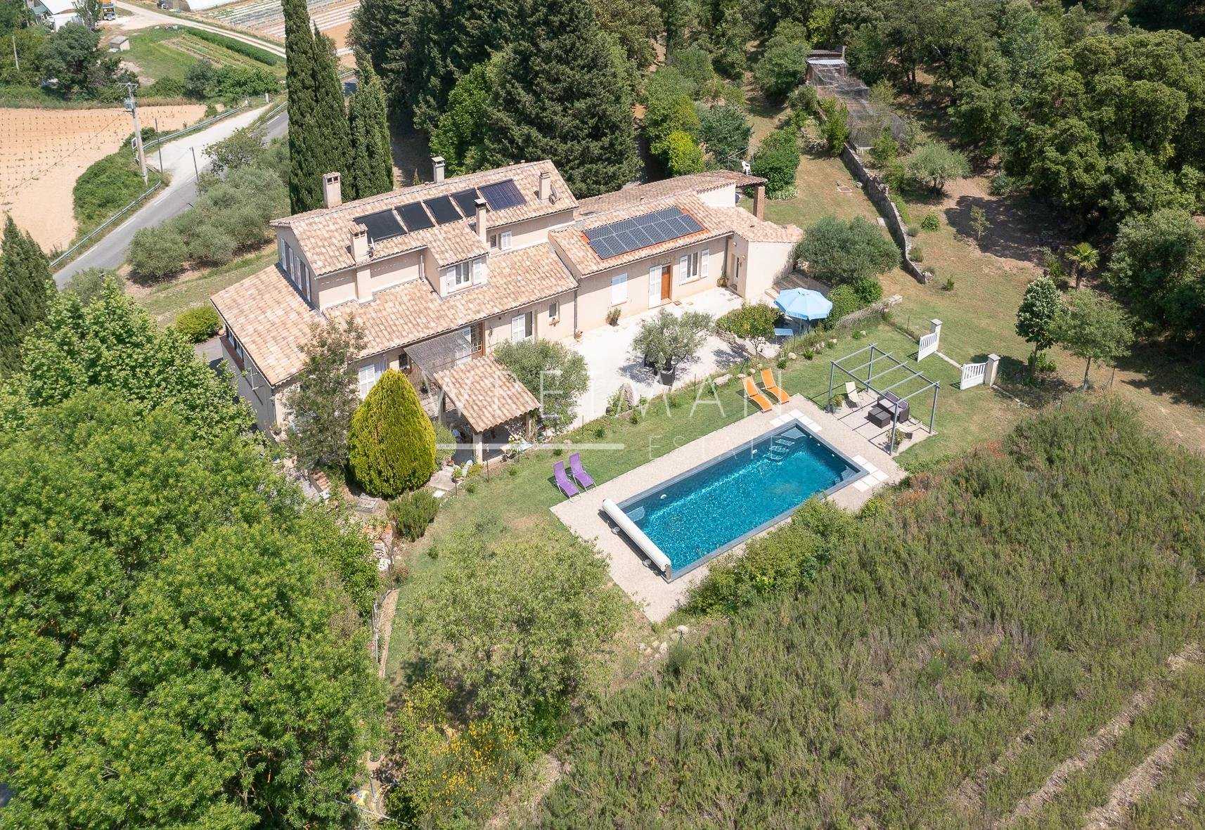 rumah dalam Correns, Provence-Alpes-Cote d'Azur 11371161