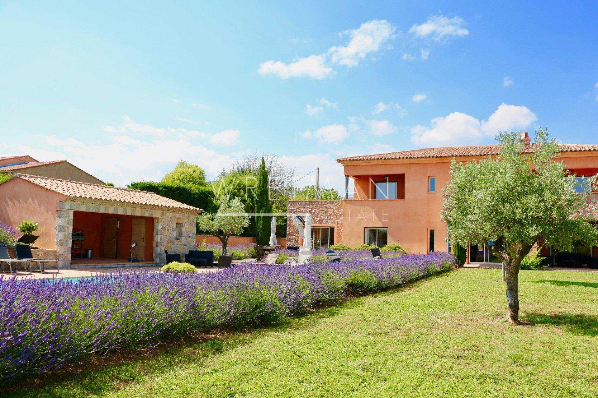 Hus i Montauroux, Provence-Alpes-Cote d'Azur 11371166