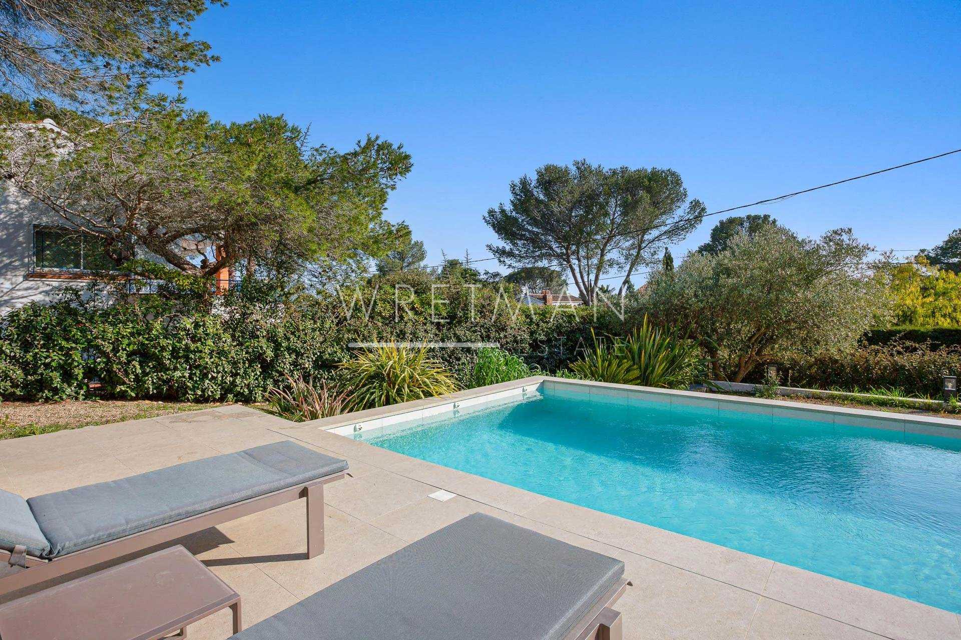 Rumah di Saint-Raphael, Provence-Alpes-Cote d'Azur 11371170