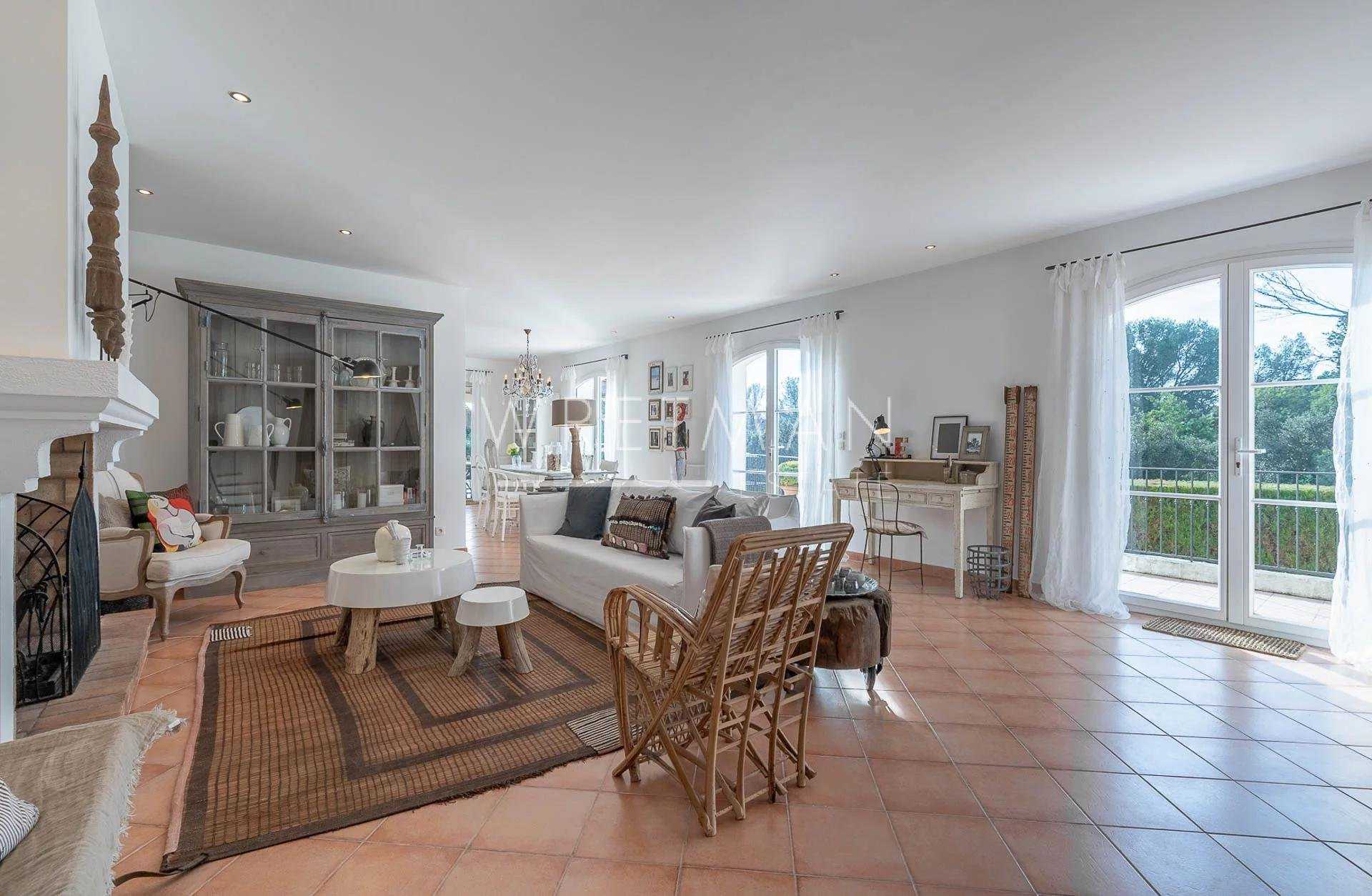 بيت في Valescure, Provence-Alpes-Cote d'Azur 11371172