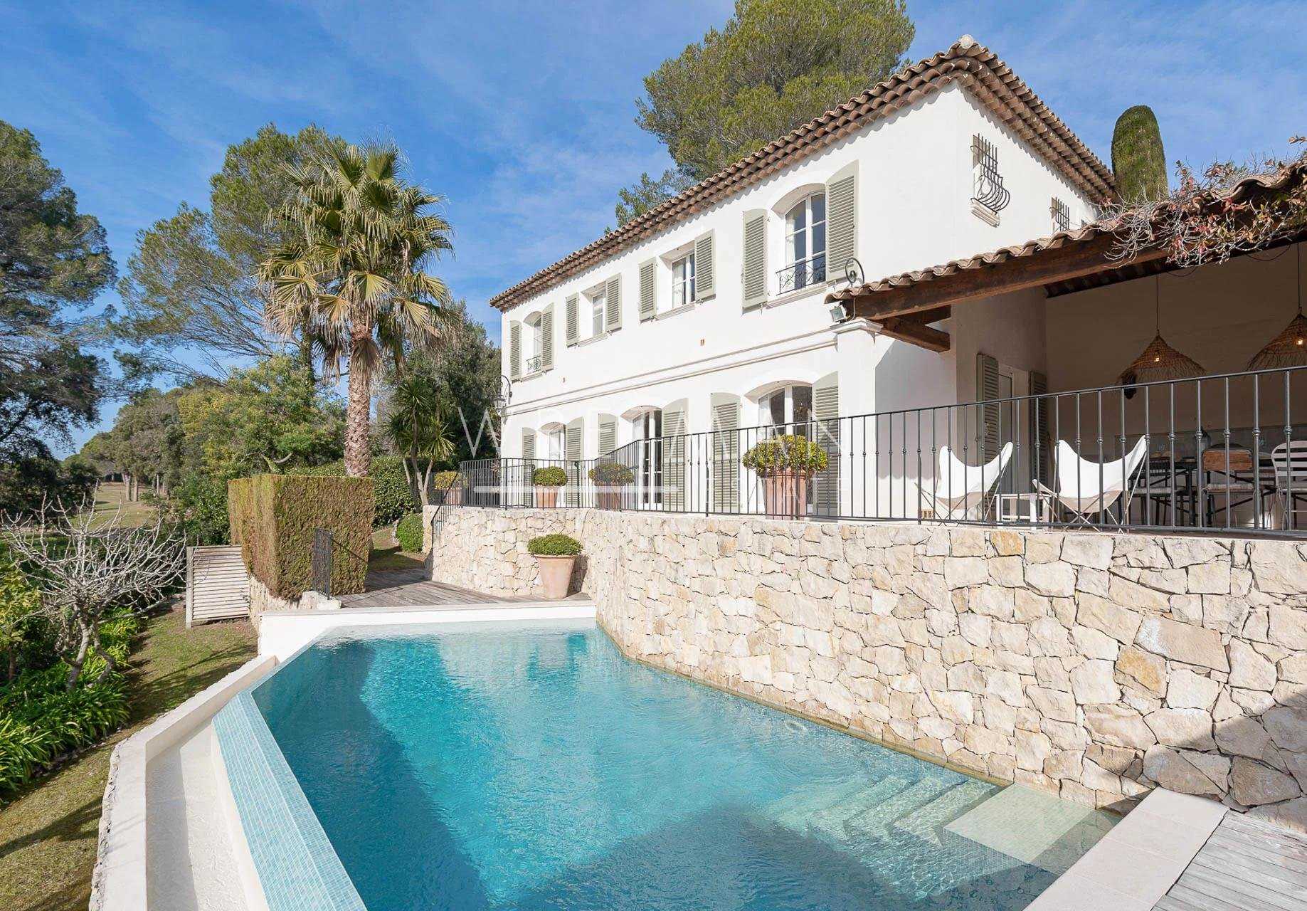 房子 在 Valescure, Provence-Alpes-Cote d'Azur 11371172