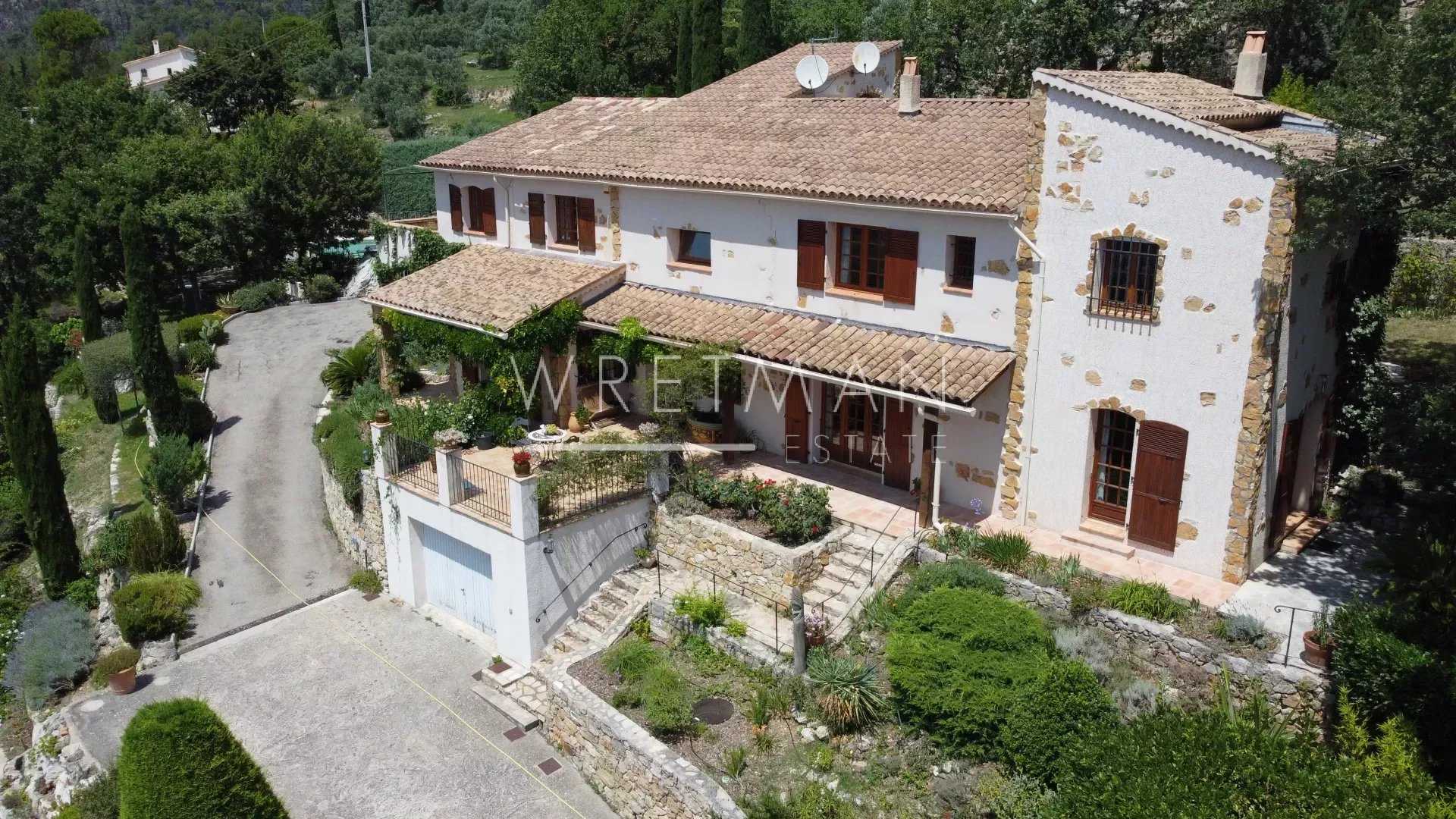 casa en Seillans, Provenza-Alpes-Costa Azul 11371176