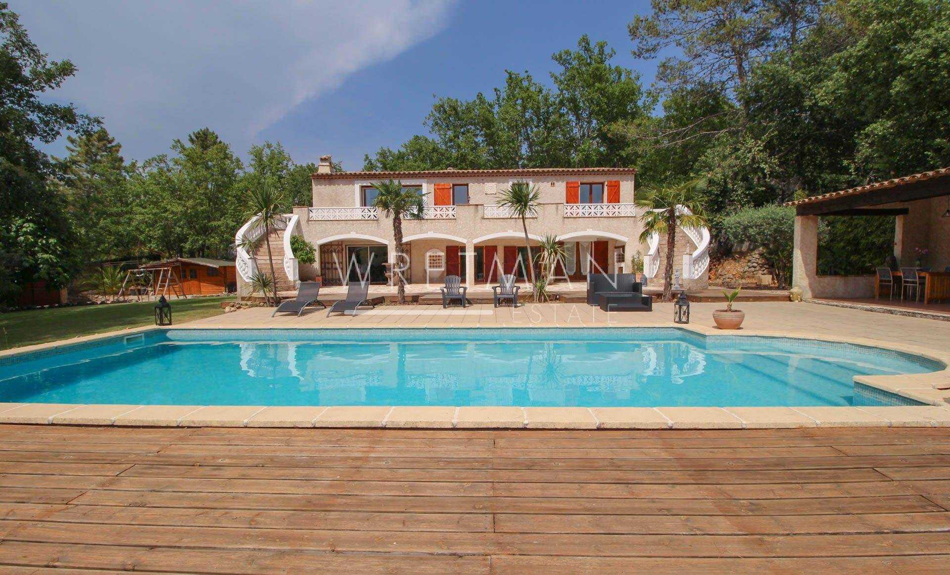 House in Saint-Paul-en-Foret, Provence-Alpes-Cote d'Azur 11371180