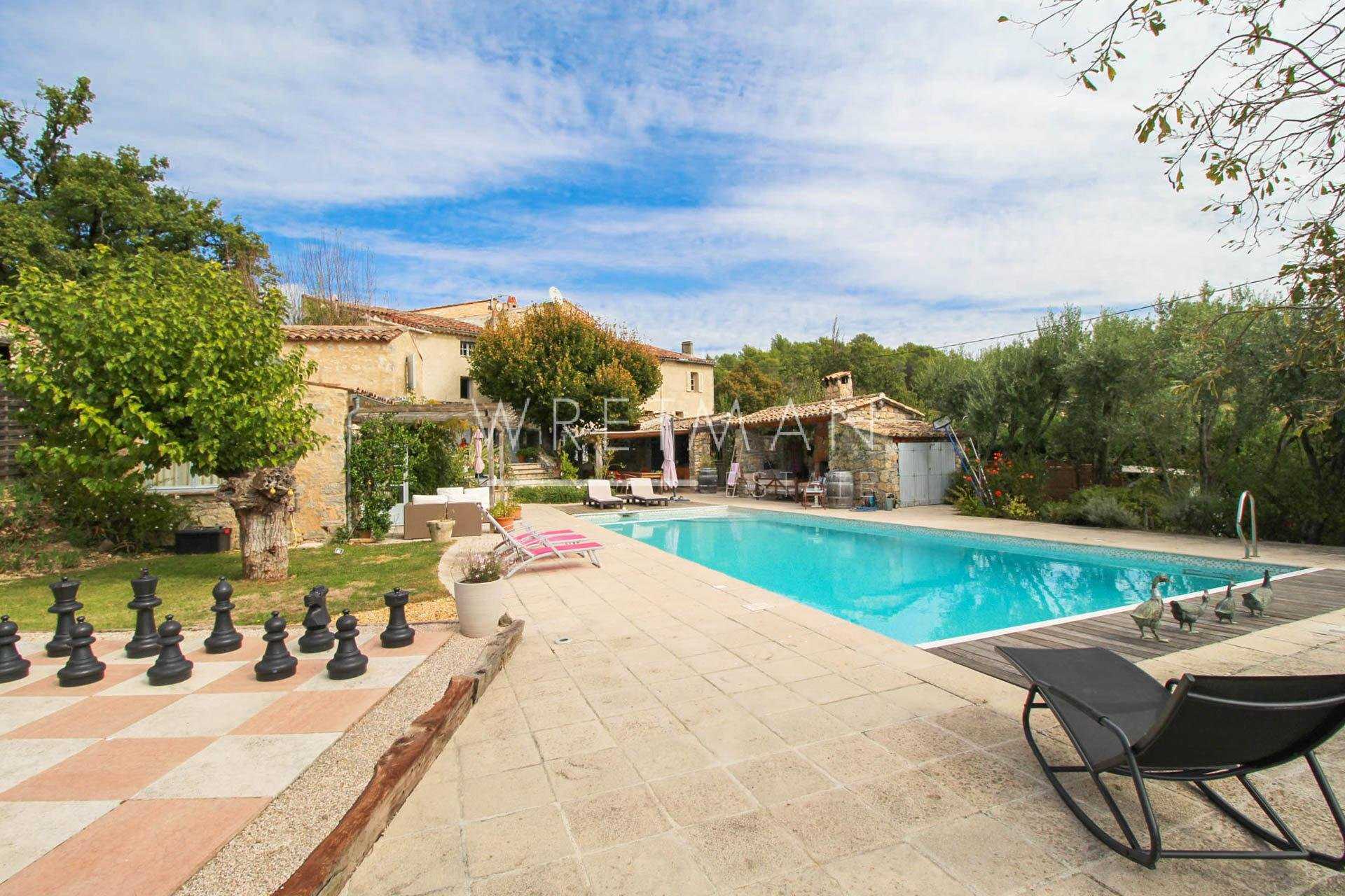 rumah dalam Seillans, Provence-Alpes-Côte d'Azur 11371203
