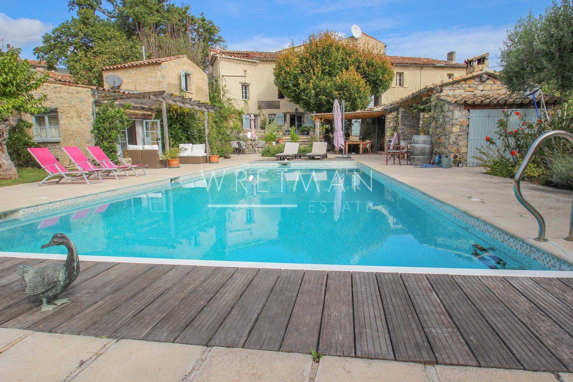 Hus i Seillans, Provence-Alpes-Cote d'Azur 11371203