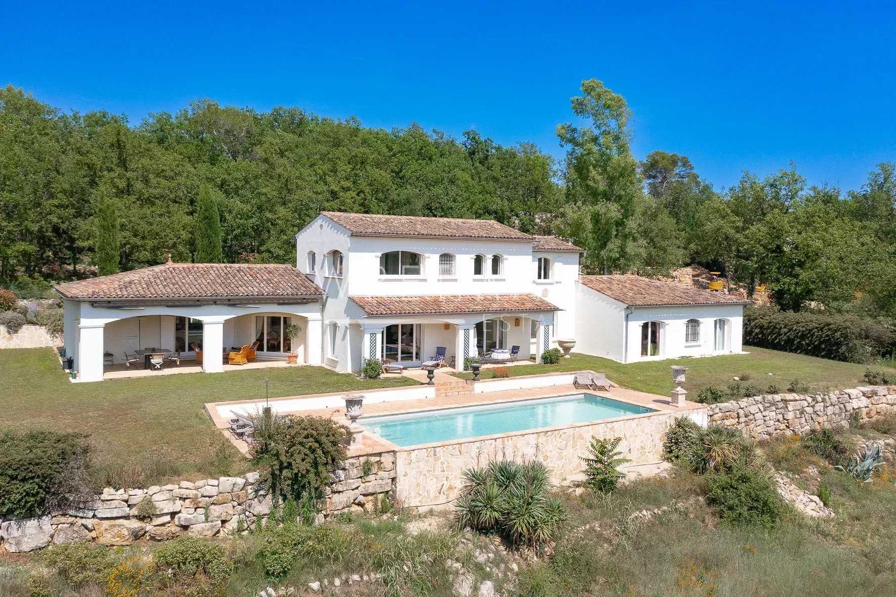 σπίτι σε Callian, Provence-Alpes-Cote d'Azur 11371207
