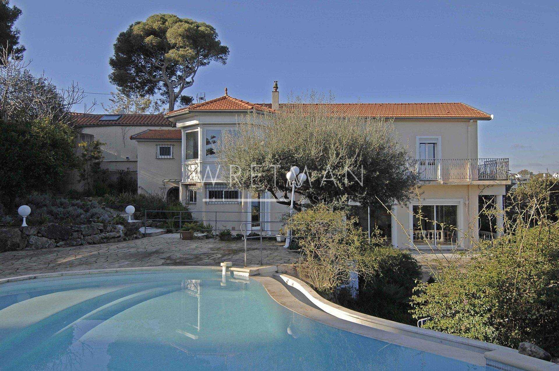 House in Juan-les-Pins, Provence-Alpes-Cote d'Azur 11371215