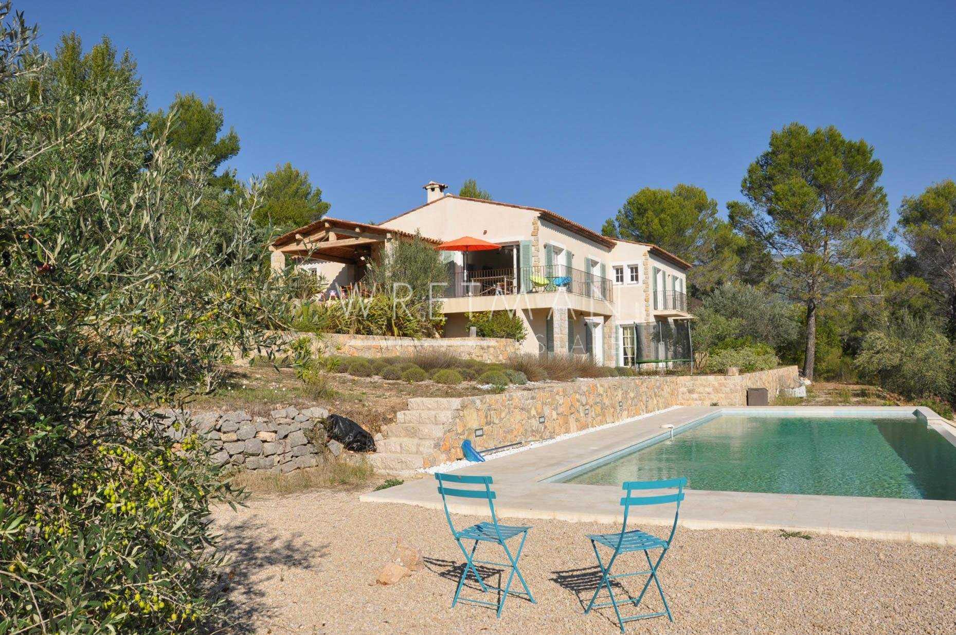 Talo sisään Seillans, Provence-Alpes-Cote d'Azur 11371239