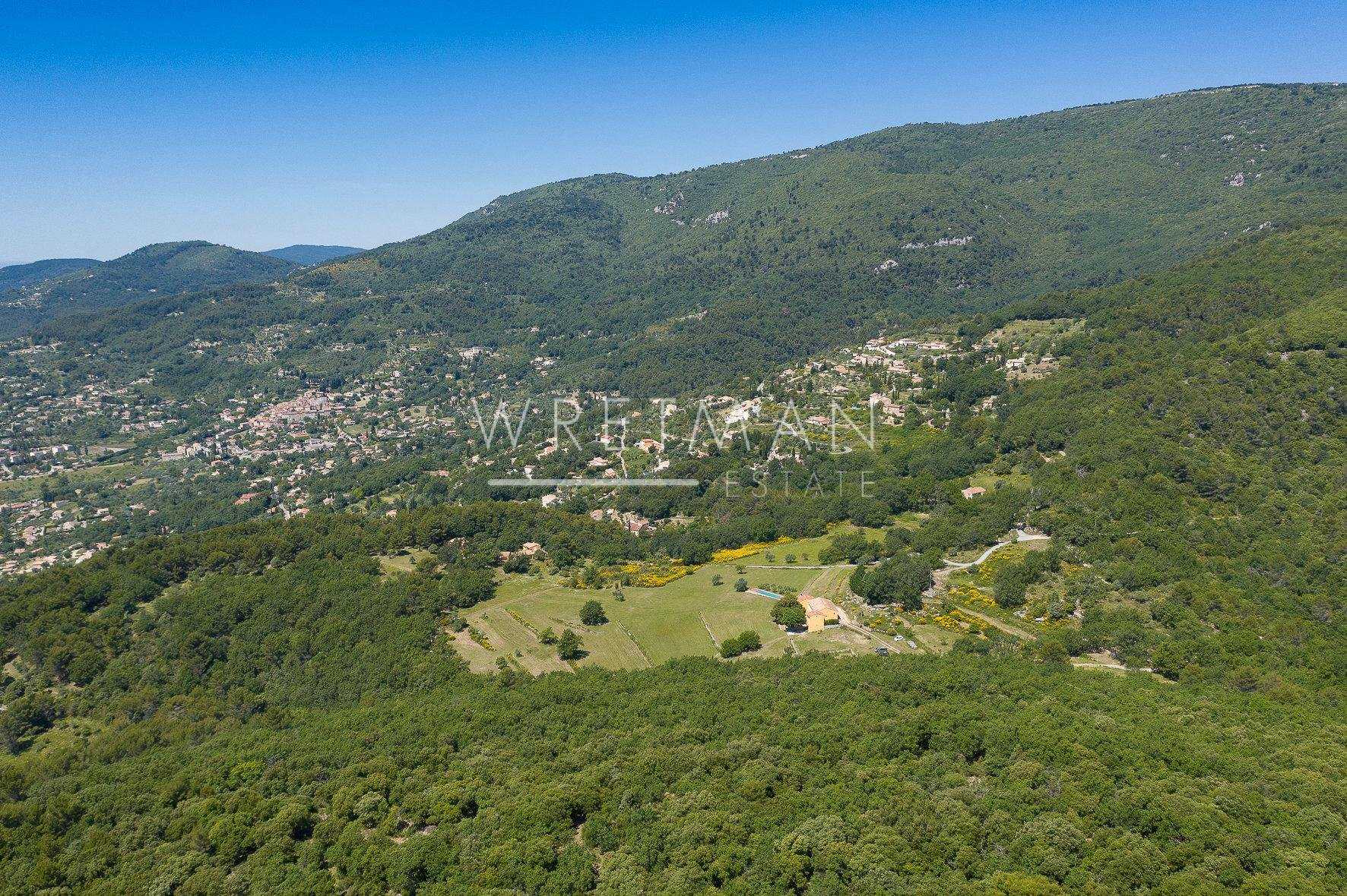 rumah dalam Seillans, Provence-Alpes-Côte d'Azur 11371248