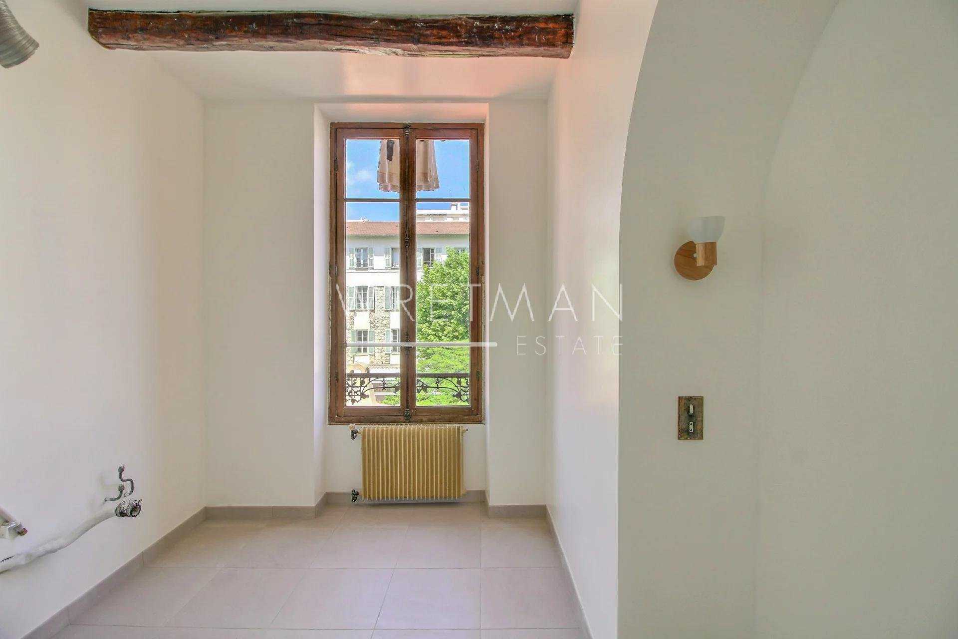 Condominium in Nice, Provence-Alpes-Cote d'Azur 11371260