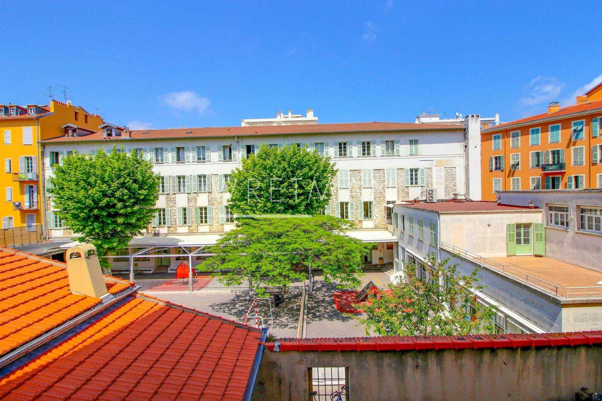 Condominium in Nice, Provence-Alpes-Cote d'Azur 11371260