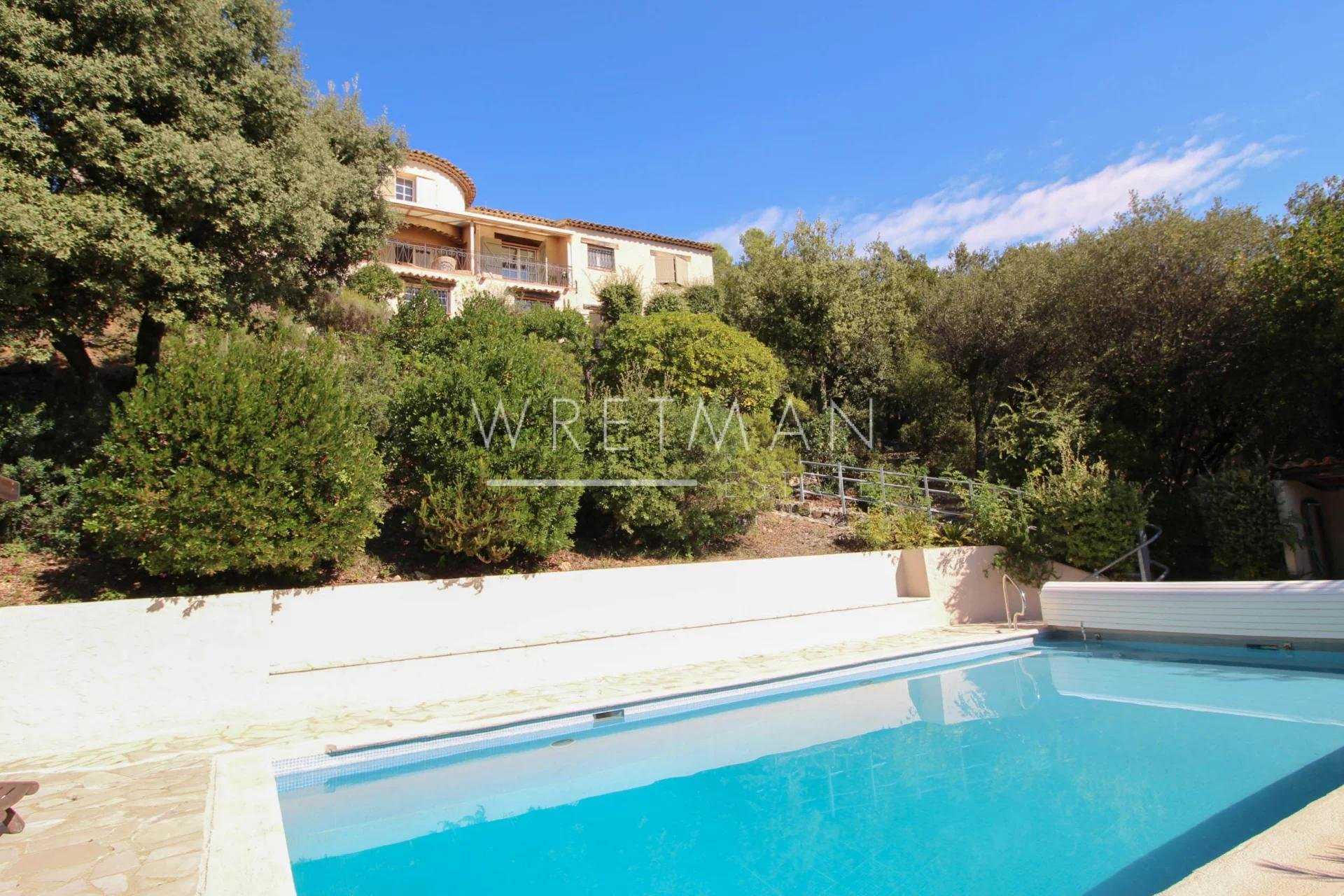 Hus i Montauroux, Provence-Alpes-Cote d'Azur 11371262