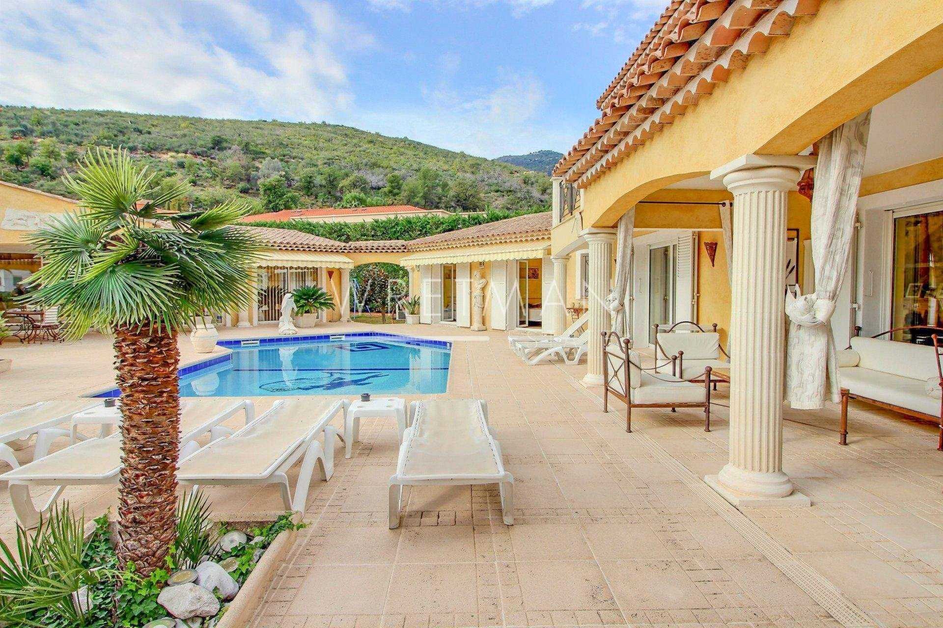 casa en Carros, Provence-Alpes-Cote d'Azur 11371265