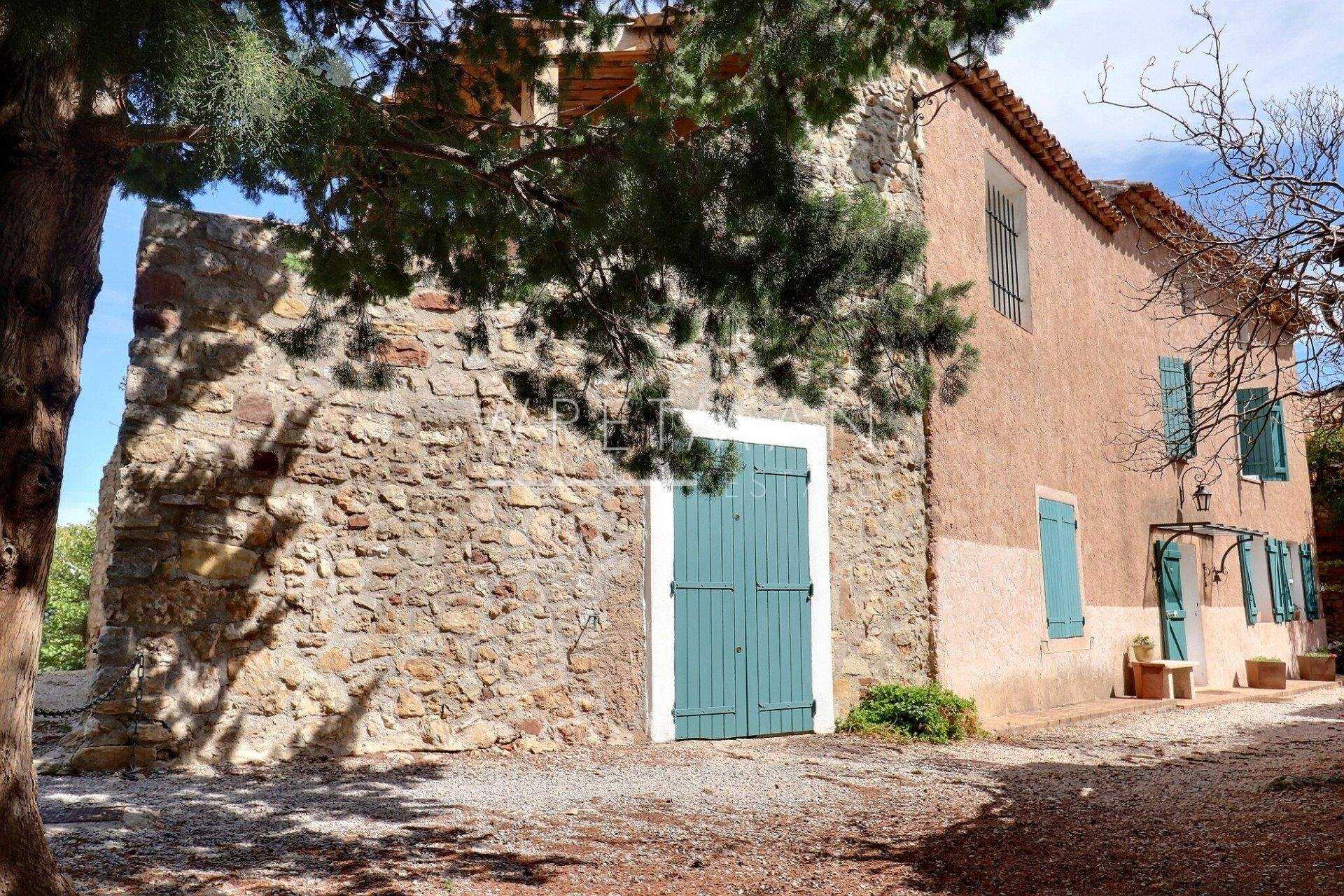 House in Le Cannet-des-Maures, Provence-Alpes-Cote d'Azur 11371276