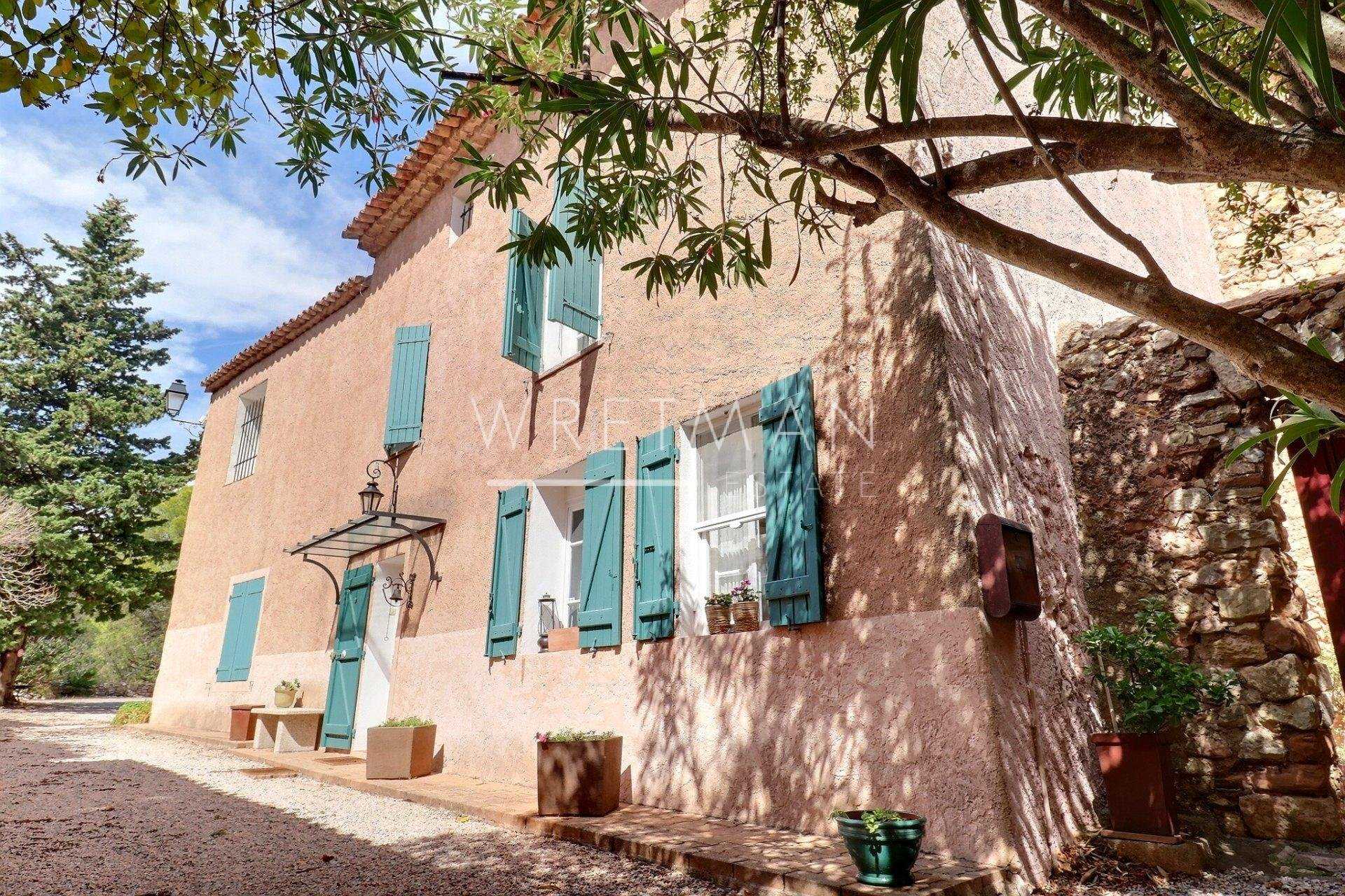Hus i Le Cannet-des-Maures, Provence-Alpes-Cote d'Azur 11371276