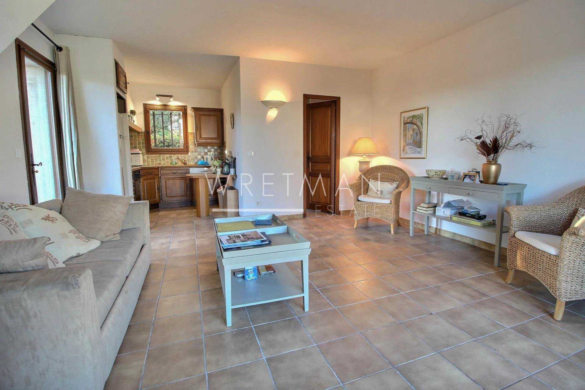 Beberapa Rumah di Tourrettes, Provence-Alpes-Cote d'Azur 11371279