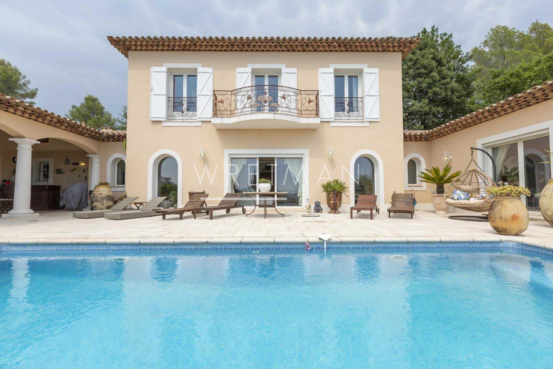 Hus i Tourrettes, Provence-Alpes-Cote d'Azur 11371285