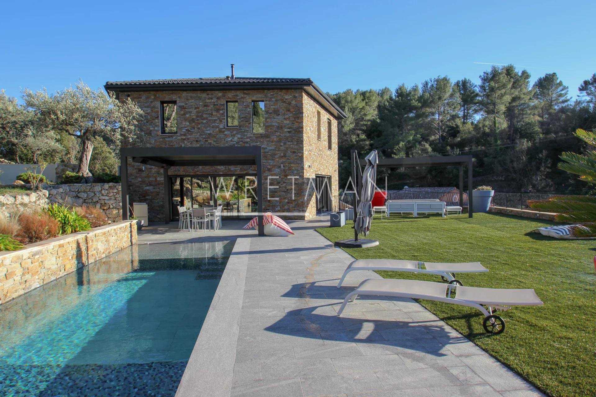 Rumah di Callas, Provence-Alpes-Cote d'Azur 11371286