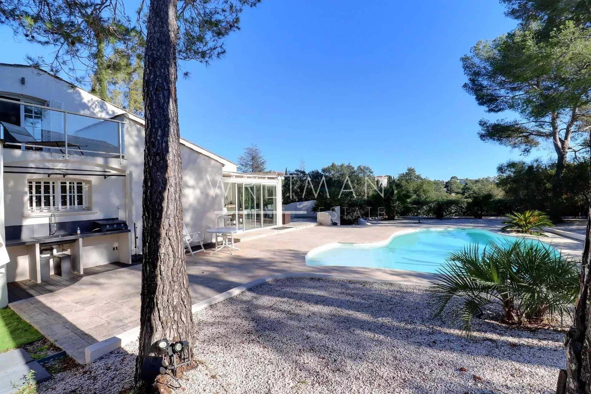 房子 在 Valescure, Provence-Alpes-Cote d'Azur 11371296