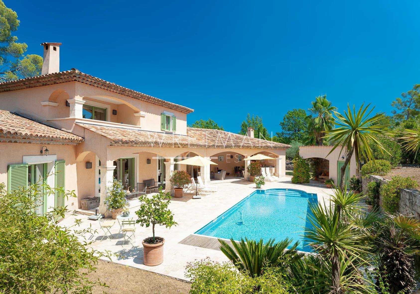 rumah dalam Fayence, Provence-Alpes-Côte d'Azur 11371309