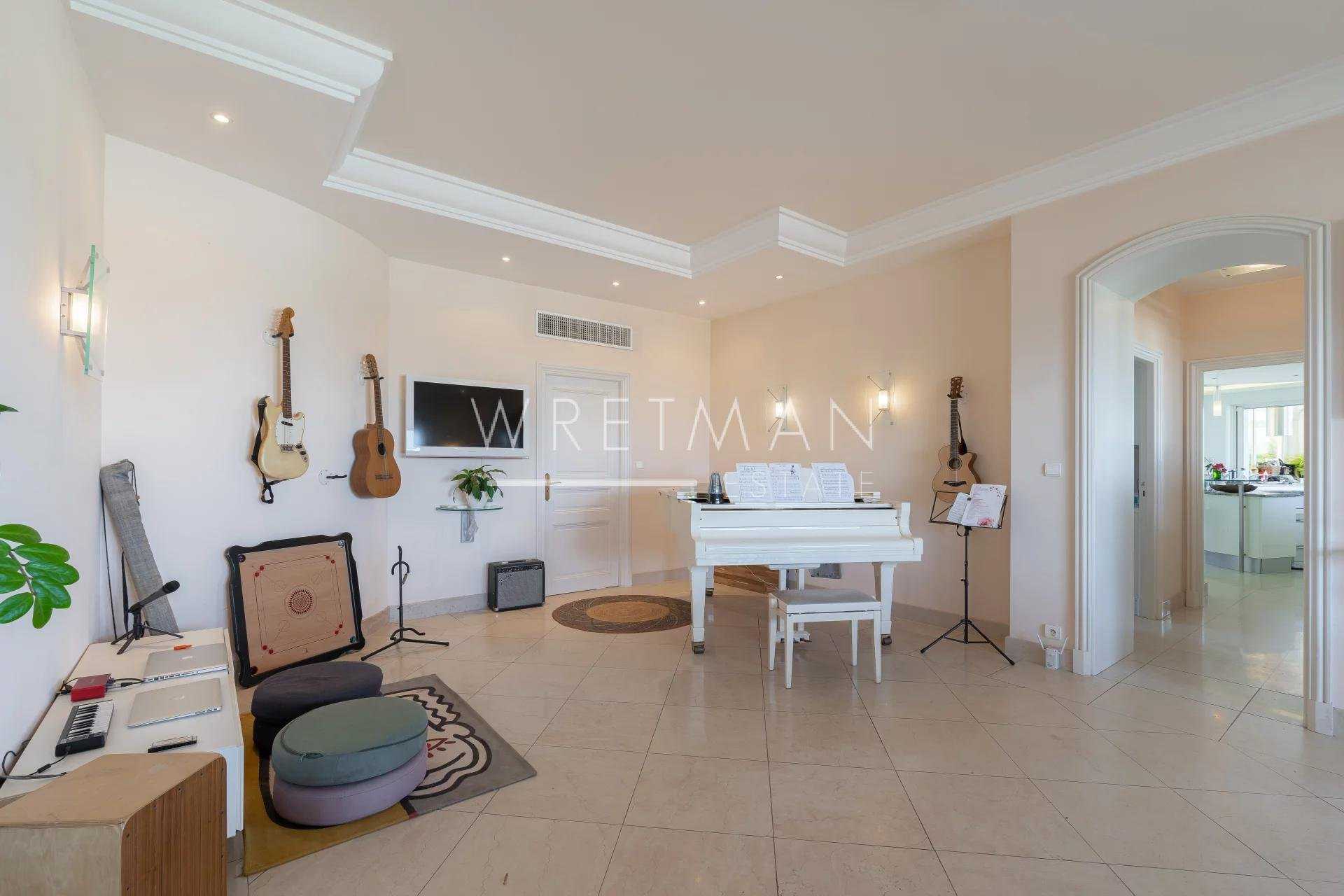 House in Roquefort-les-Pins, Alpes-Maritimes 11371319