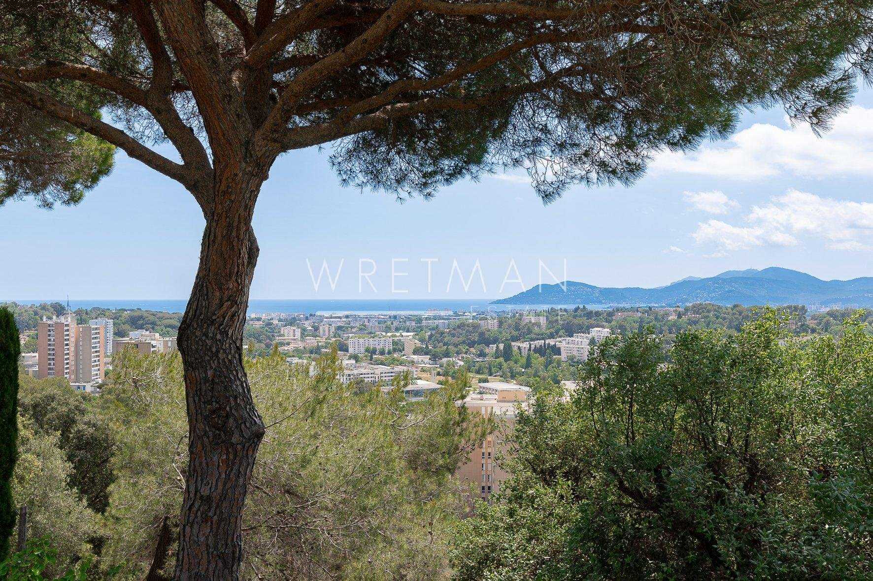 Residential in Mougins, Alpes-Maritimes 11371320