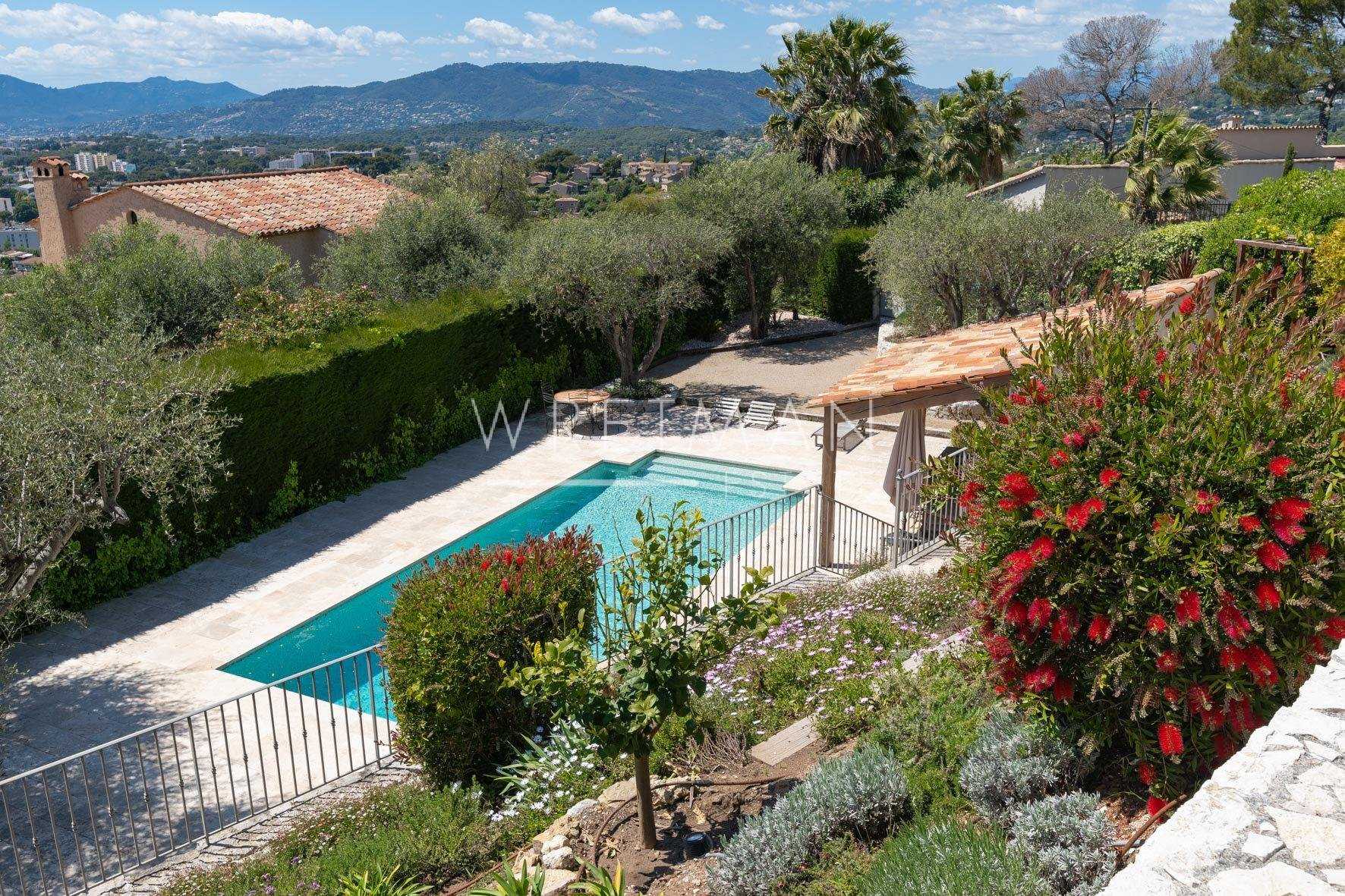 Talo sisään Mougins, Provence-Alpes-Cote d'Azur 11371321
