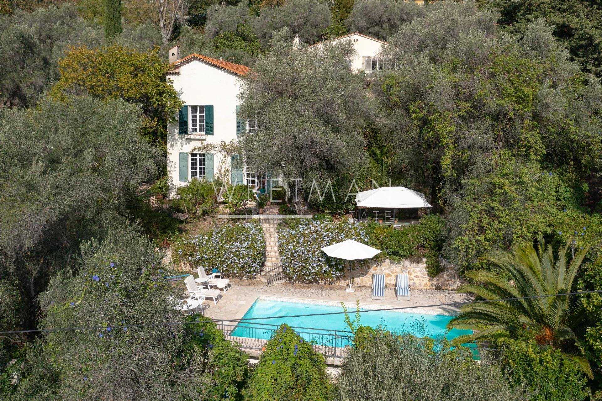 Other in Grasse, Provence-Alpes-Cote d'Azur 11371333