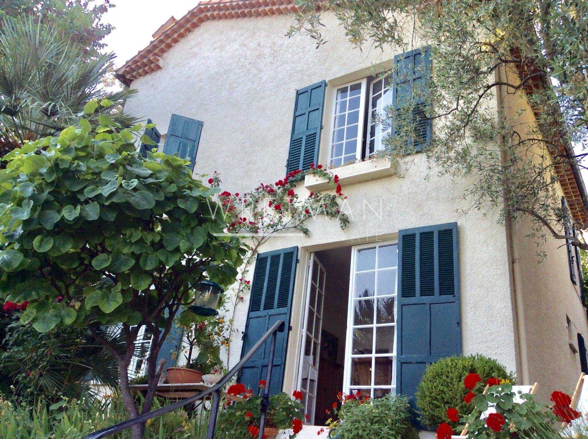 Αλλα σε Grasse, Provence-Alpes-Cote d'Azur 11371333