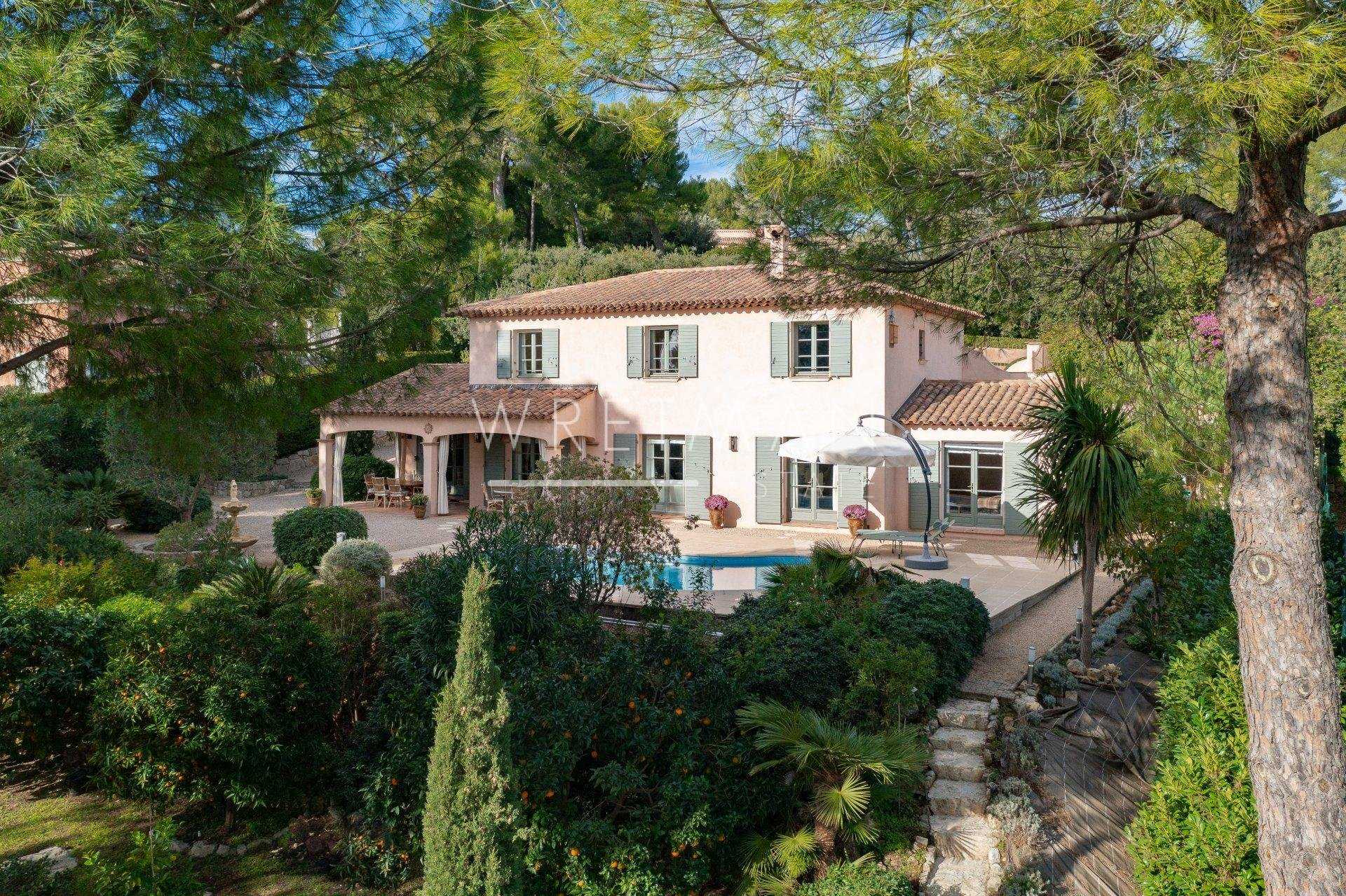 Hus i Les Maillans, Provence-Alpes-Cote d'Azur 11371339