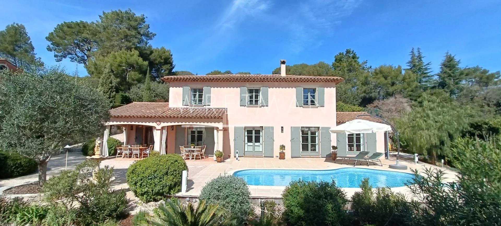 Talo sisään Les Maillans, Provence-Alpes-Cote d'Azur 11371339