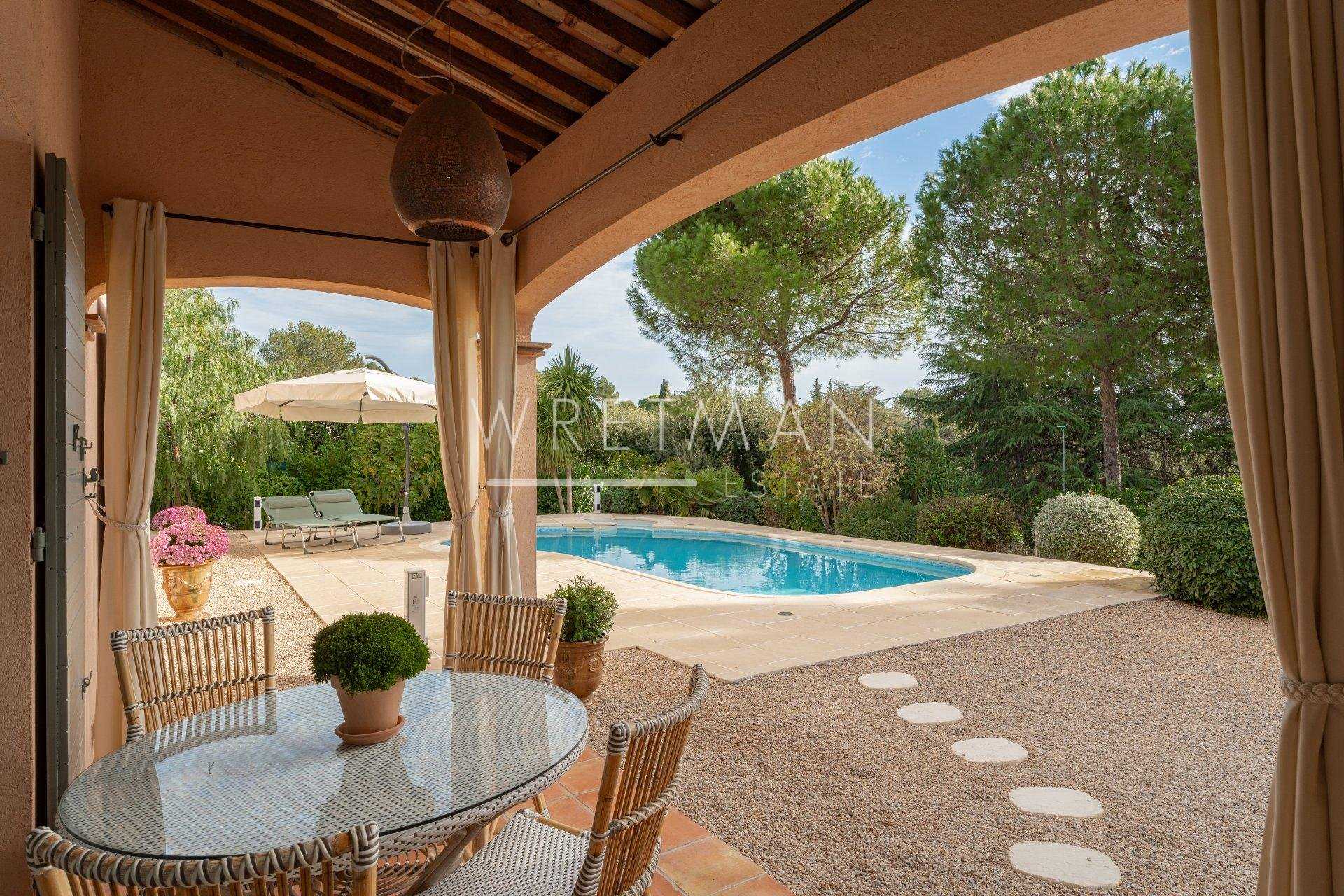 House in Les Maillans, Provence-Alpes-Cote d'Azur 11371339