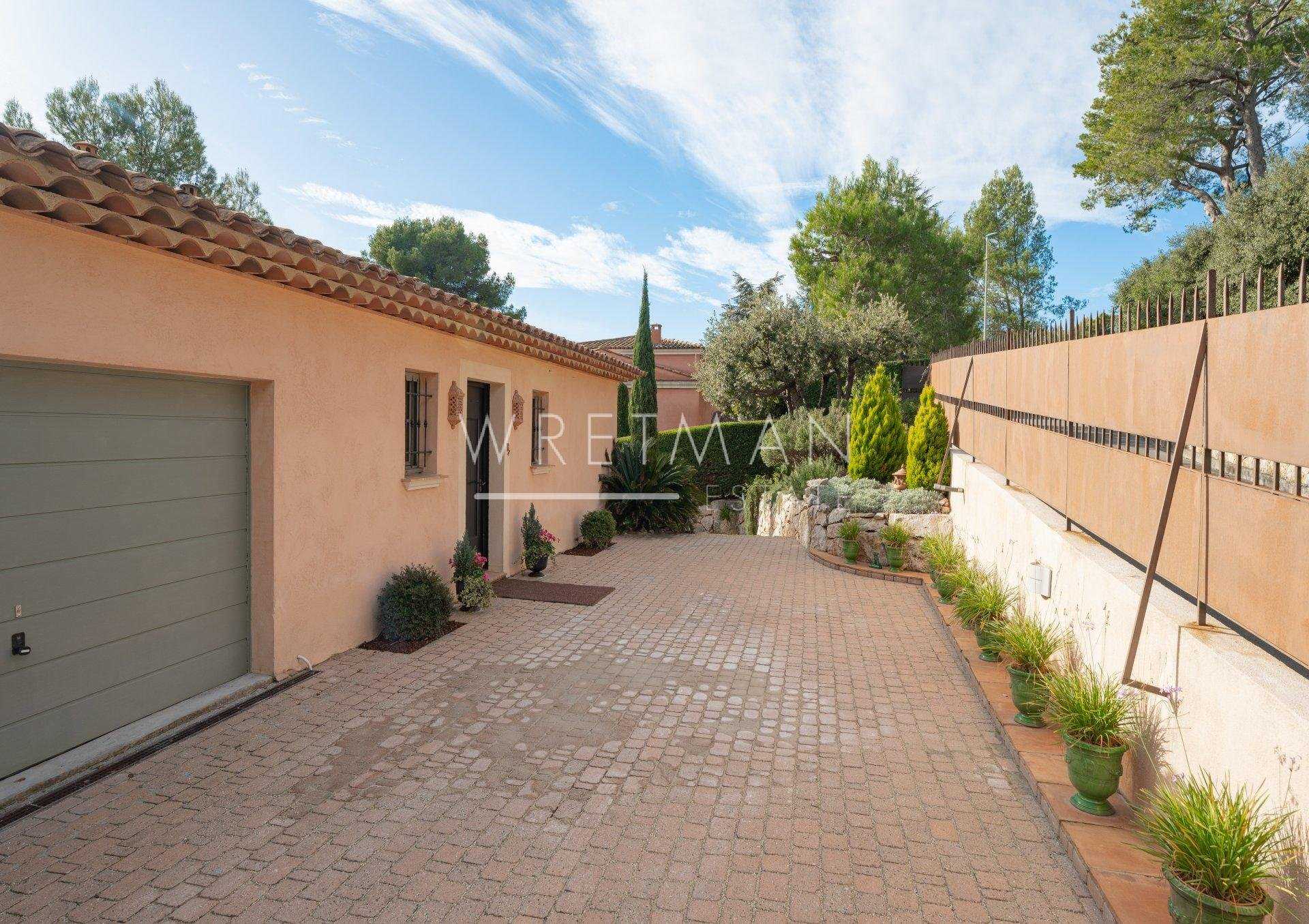 House in Biot, Alpes-Maritimes 11371339