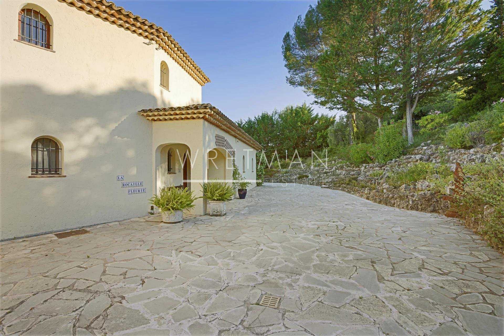 House in Roquefort-les-Pins, Alpes-Maritimes 11371340
