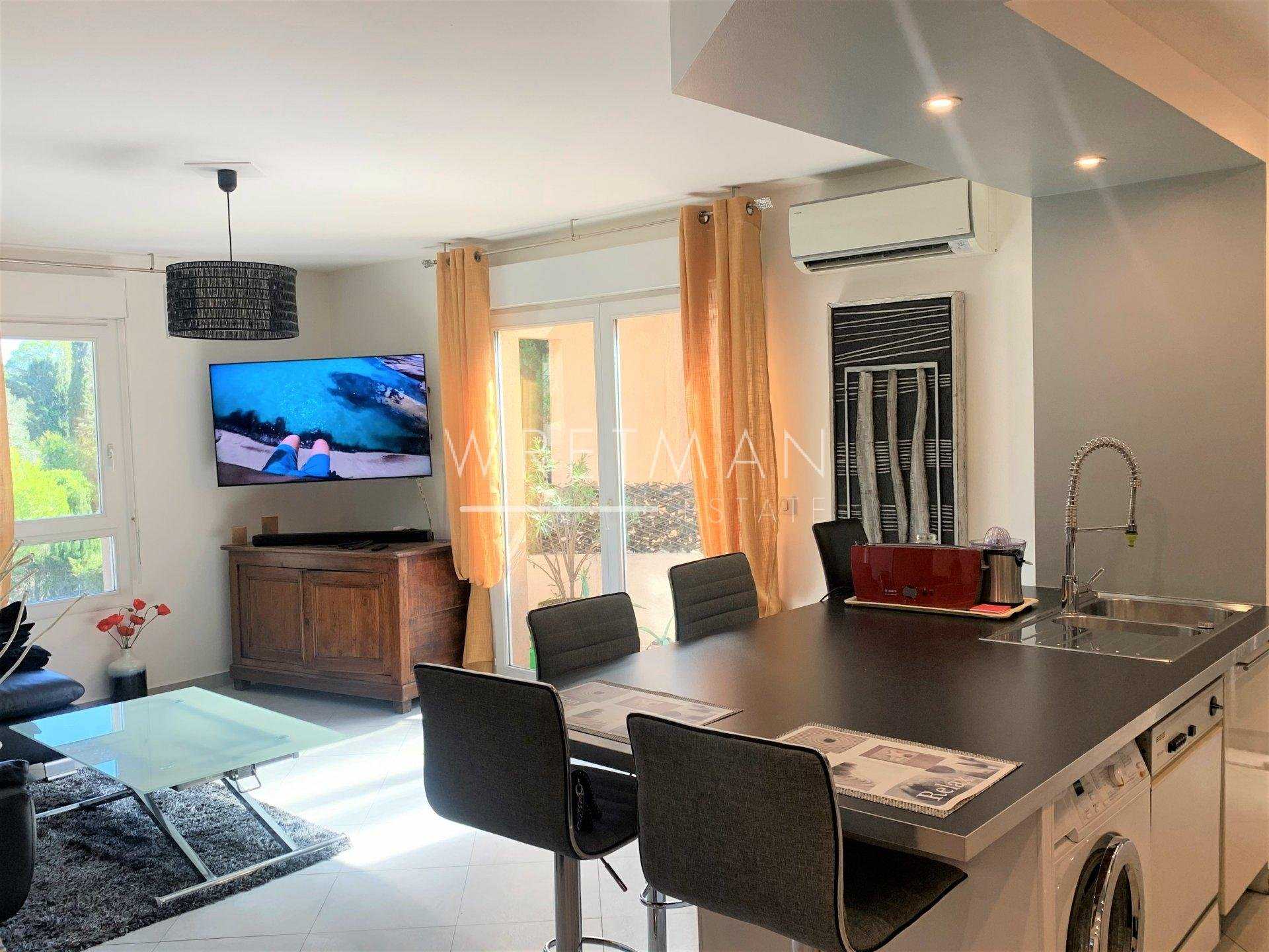 Condominium in La Roquette-sur-Siagne, Provence-Alpes-Cote d'Azur 11371350