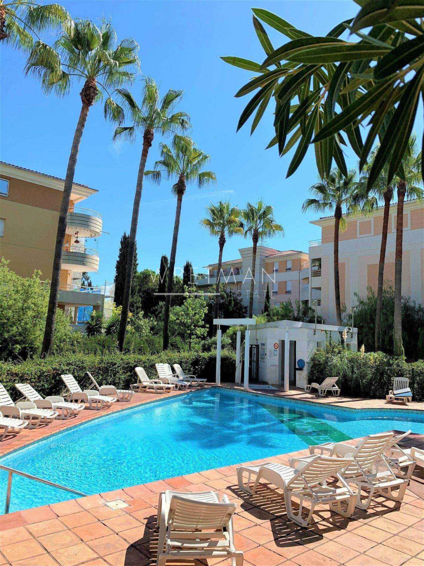 Condominium in Cannes, Alpes-Maritimes 11371350
