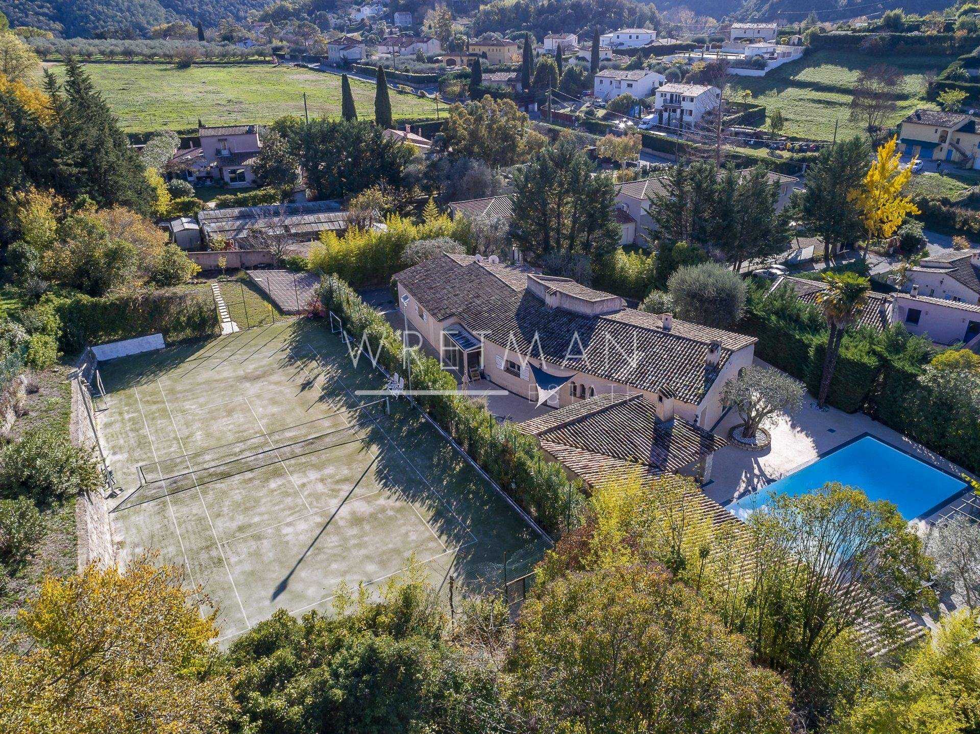 Talo sisään Auribeau-sur-Siagne, Provence-Alpes-Cote d'Azur 11371360