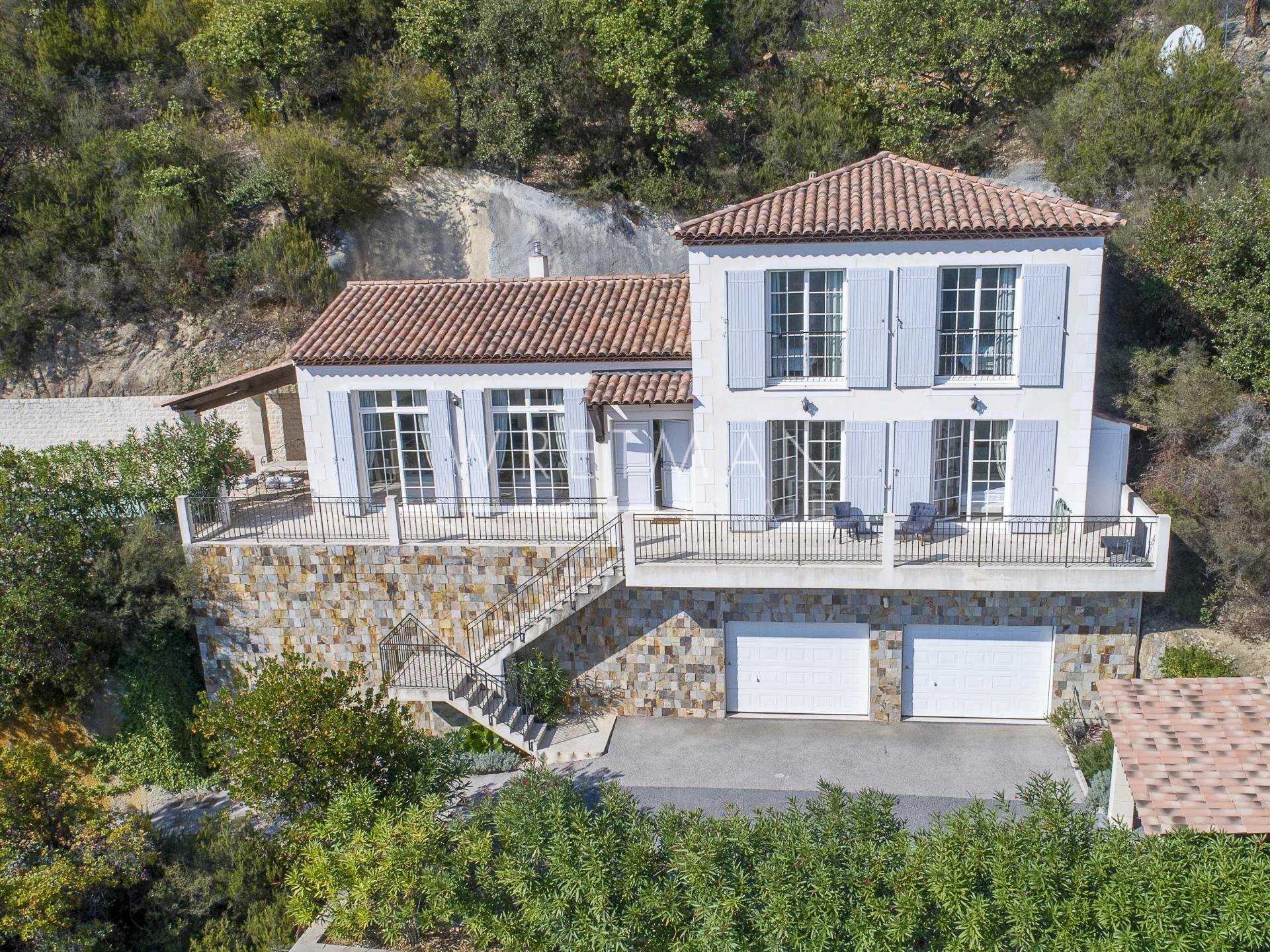 Hus i Saint-Zacharie, Provence-Alpes-Cote d'Azur 11371386