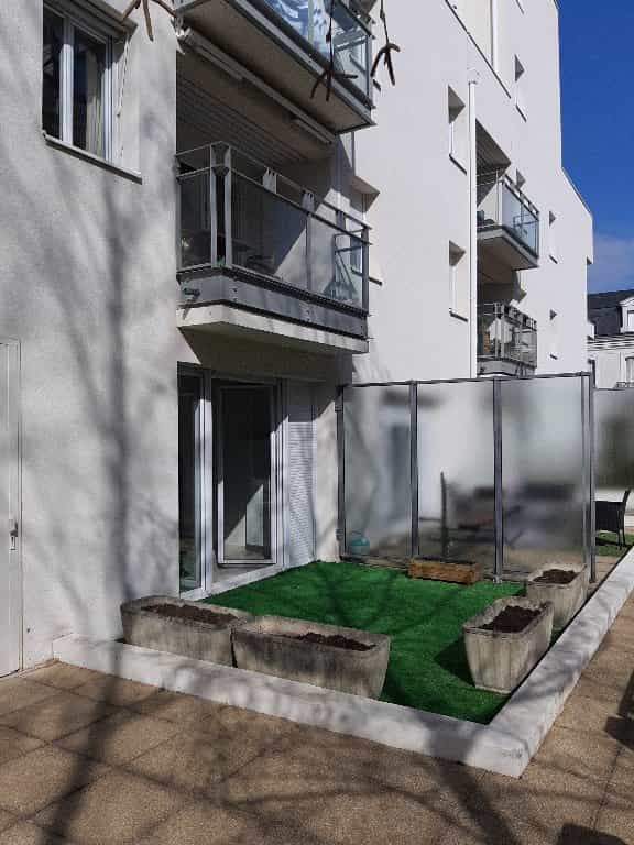Condominium in Tours, Centre-Val de Loire 11371445