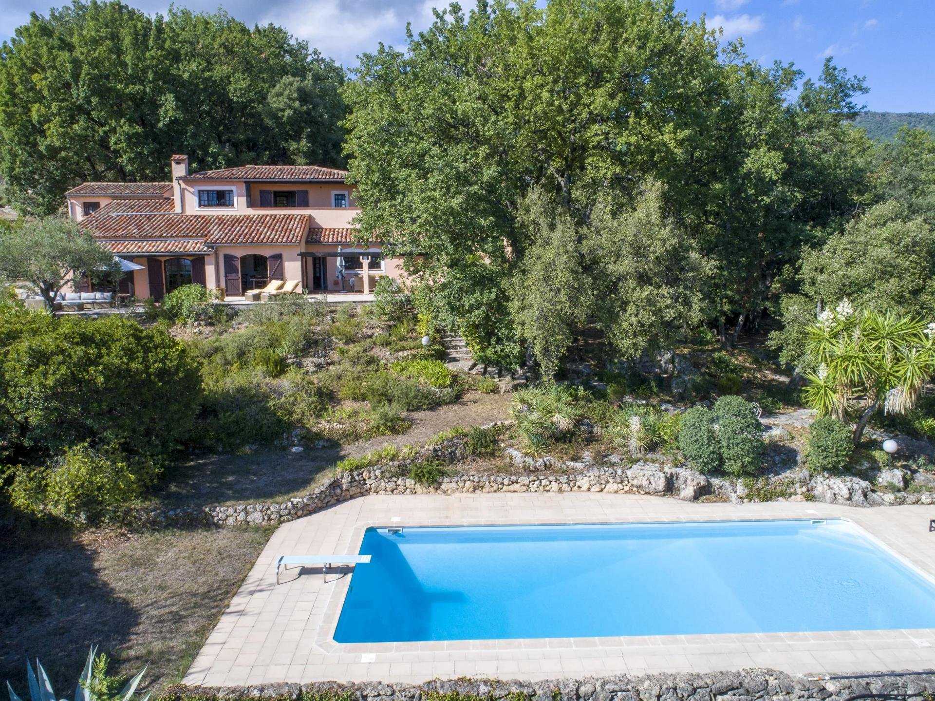 Rumah di Tourrettes-sur-Loup, Provence-Alpes-Cote d'Azur 11371460