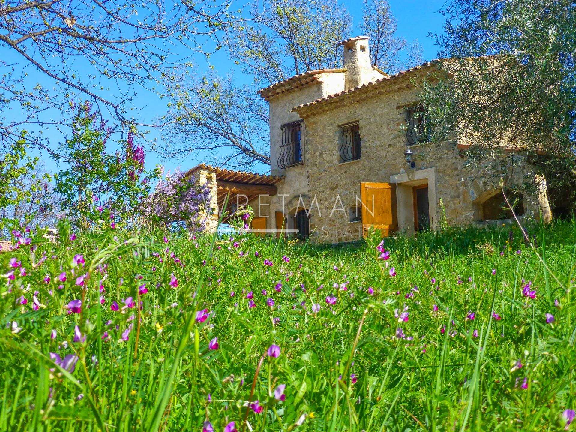 Hus i Berre-les-Alpes, Provence-Alpes-Cote d'Azur 11371461