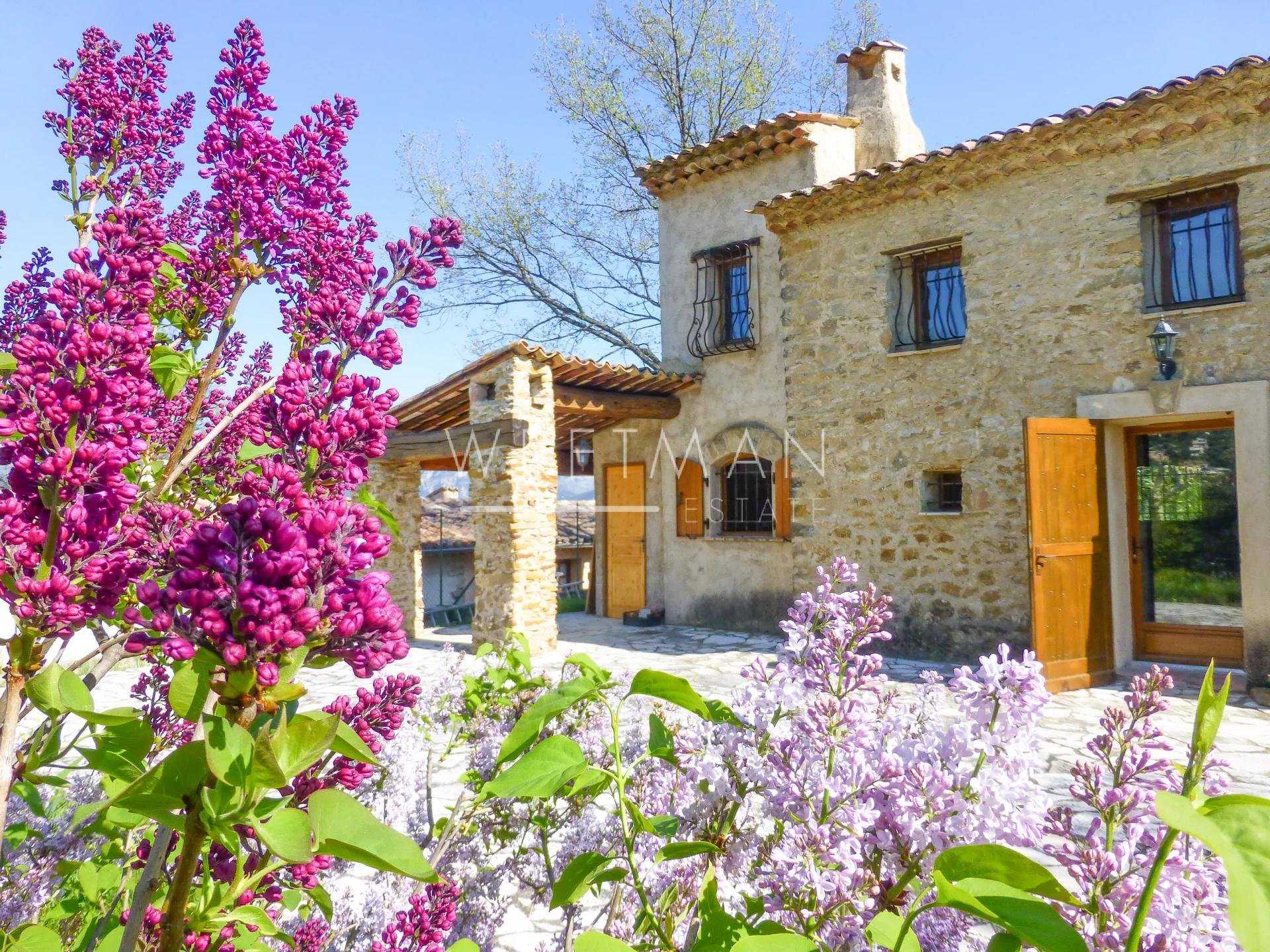 Hus i Berre-les-Alpes, Provence-Alpes-Cote d'Azur 11371461