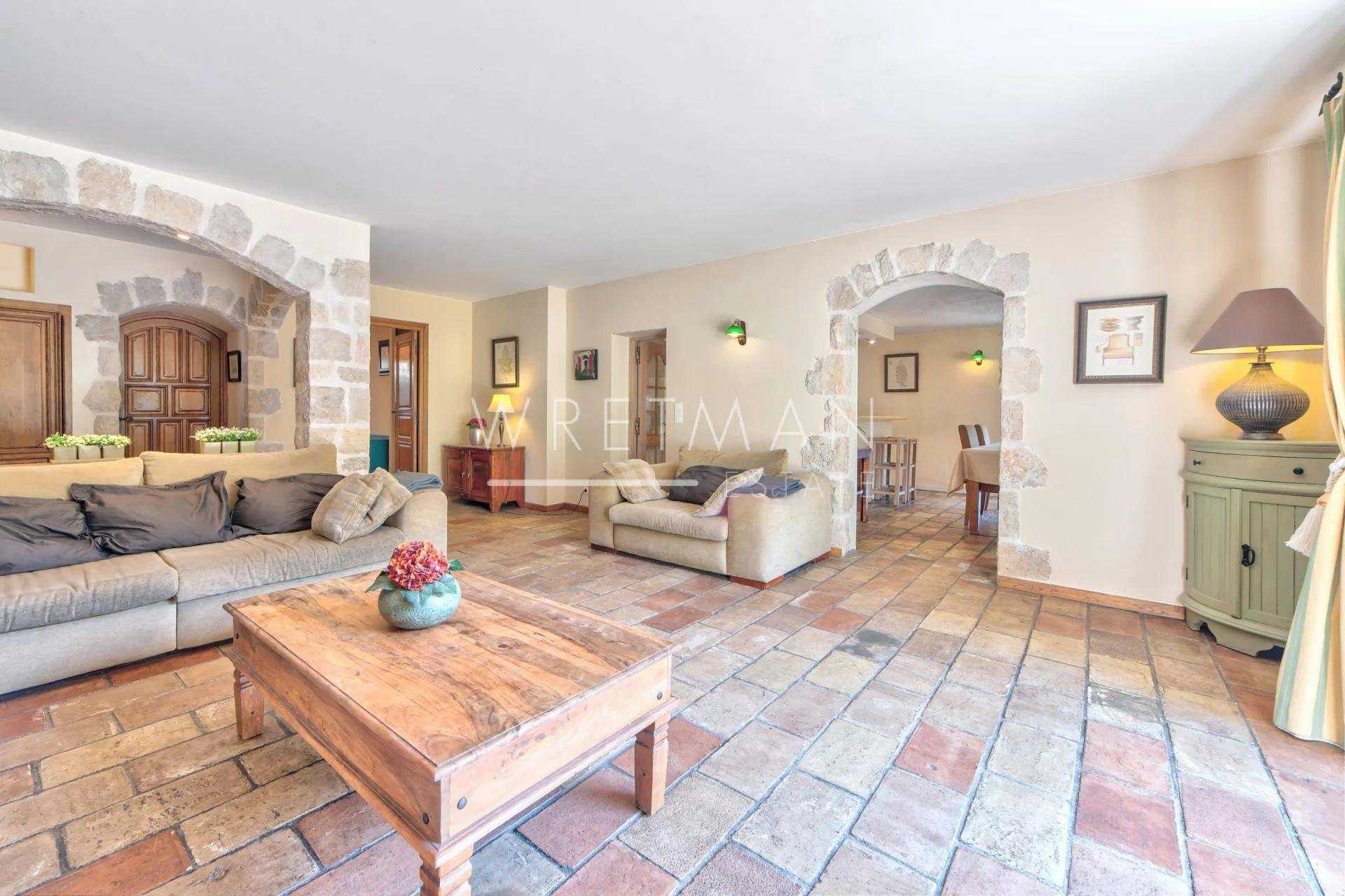 casa en Châteauneuf-Grasse, Provenza-Alpes-Costa Azul 11371463