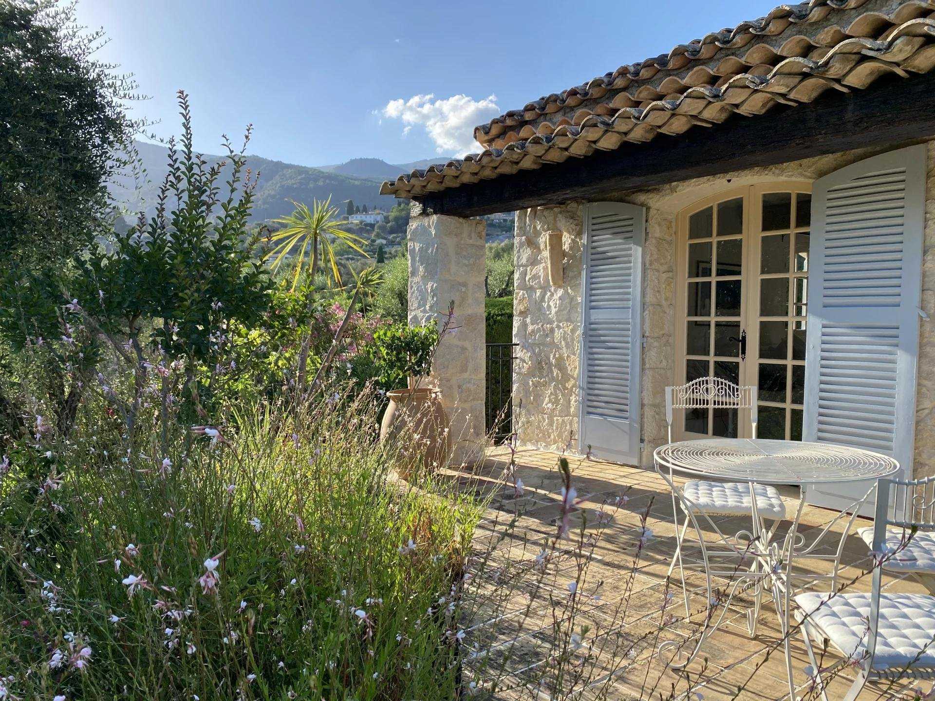 Rumah di Tourrettes-sur-Loup, Provence-Alpes-Cote d'Azur 11371469