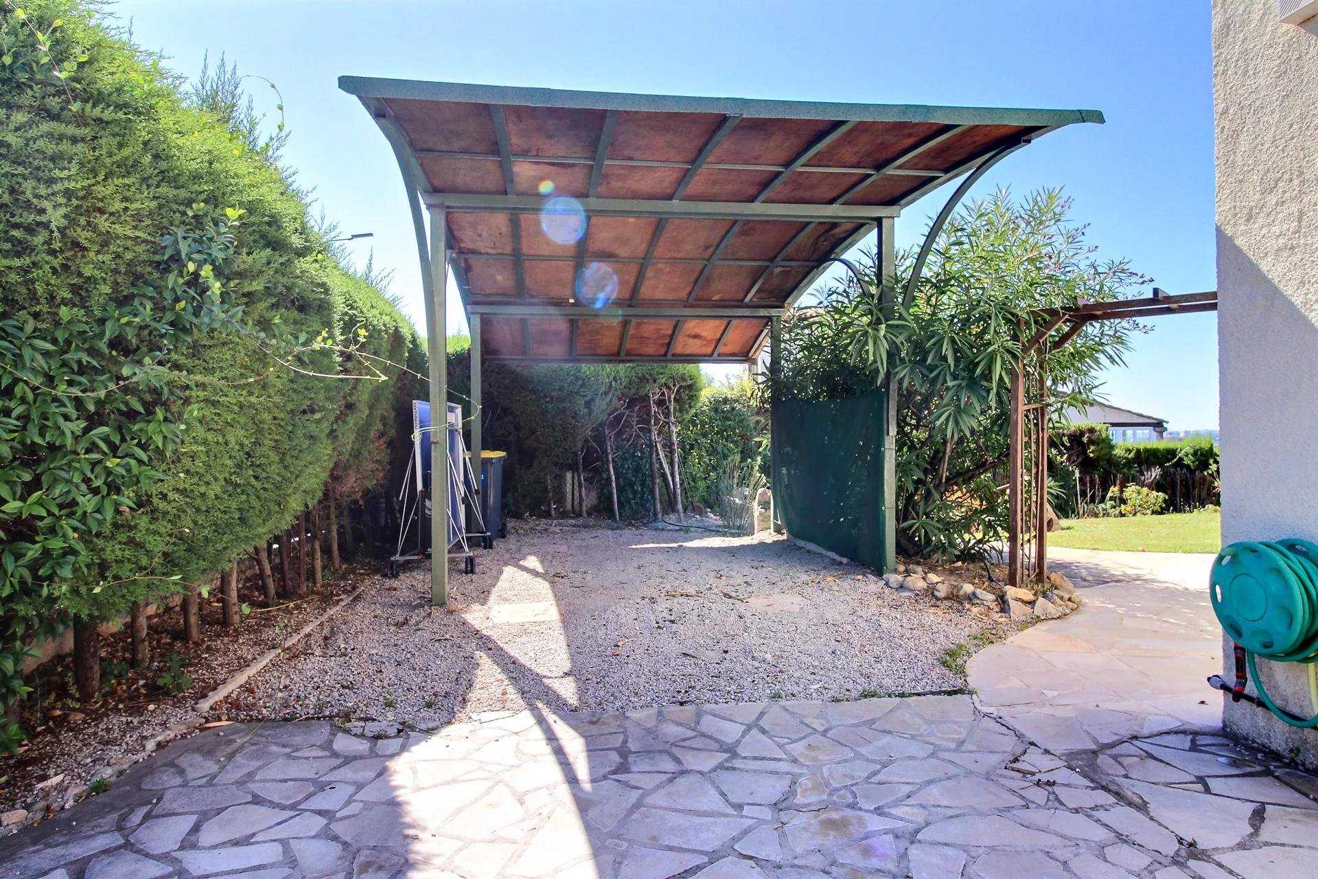 House in Cagnes-sur-Mer, Alpes-Maritimes 11371476