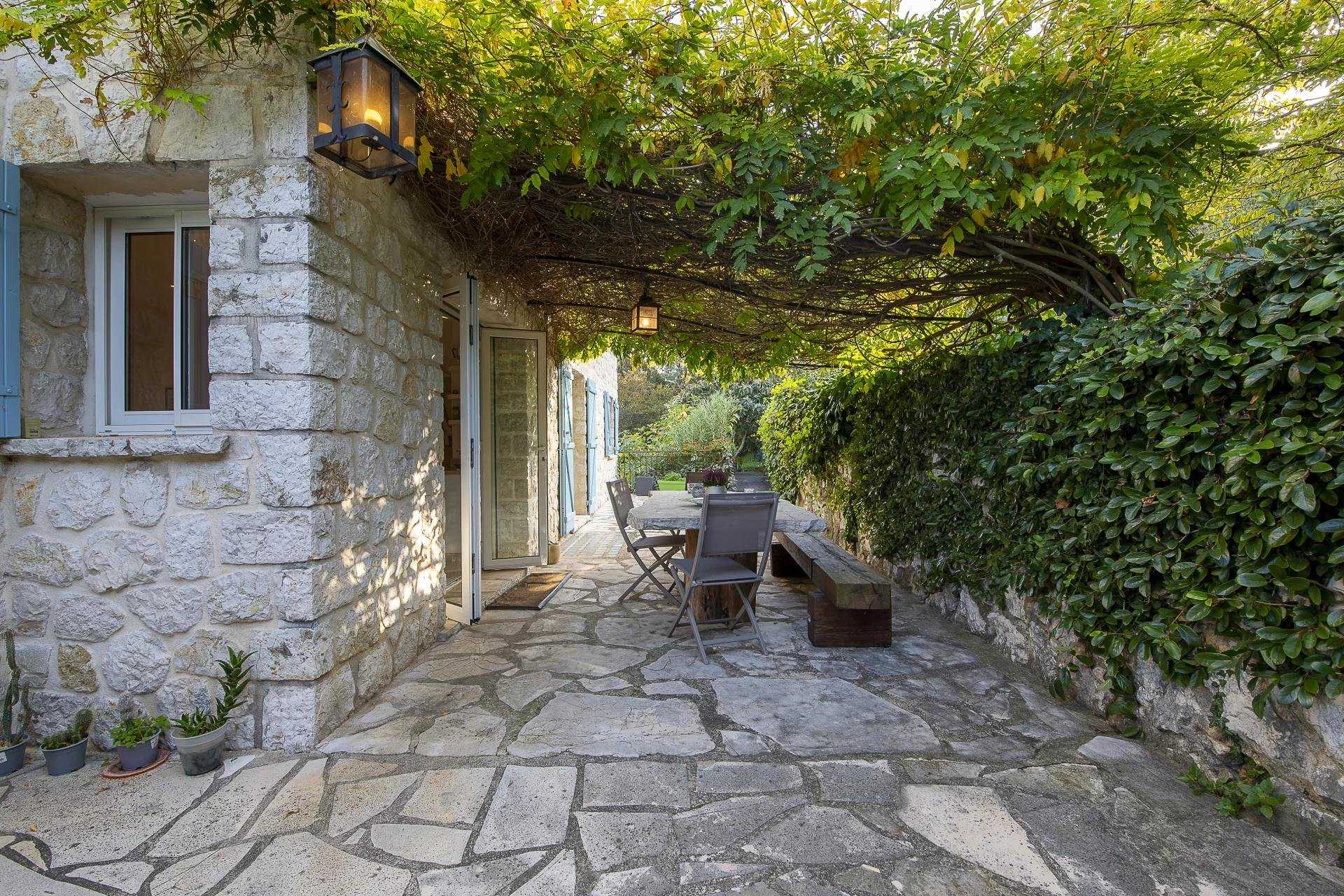بيت في Vence, Alpes-Maritimes 11371480