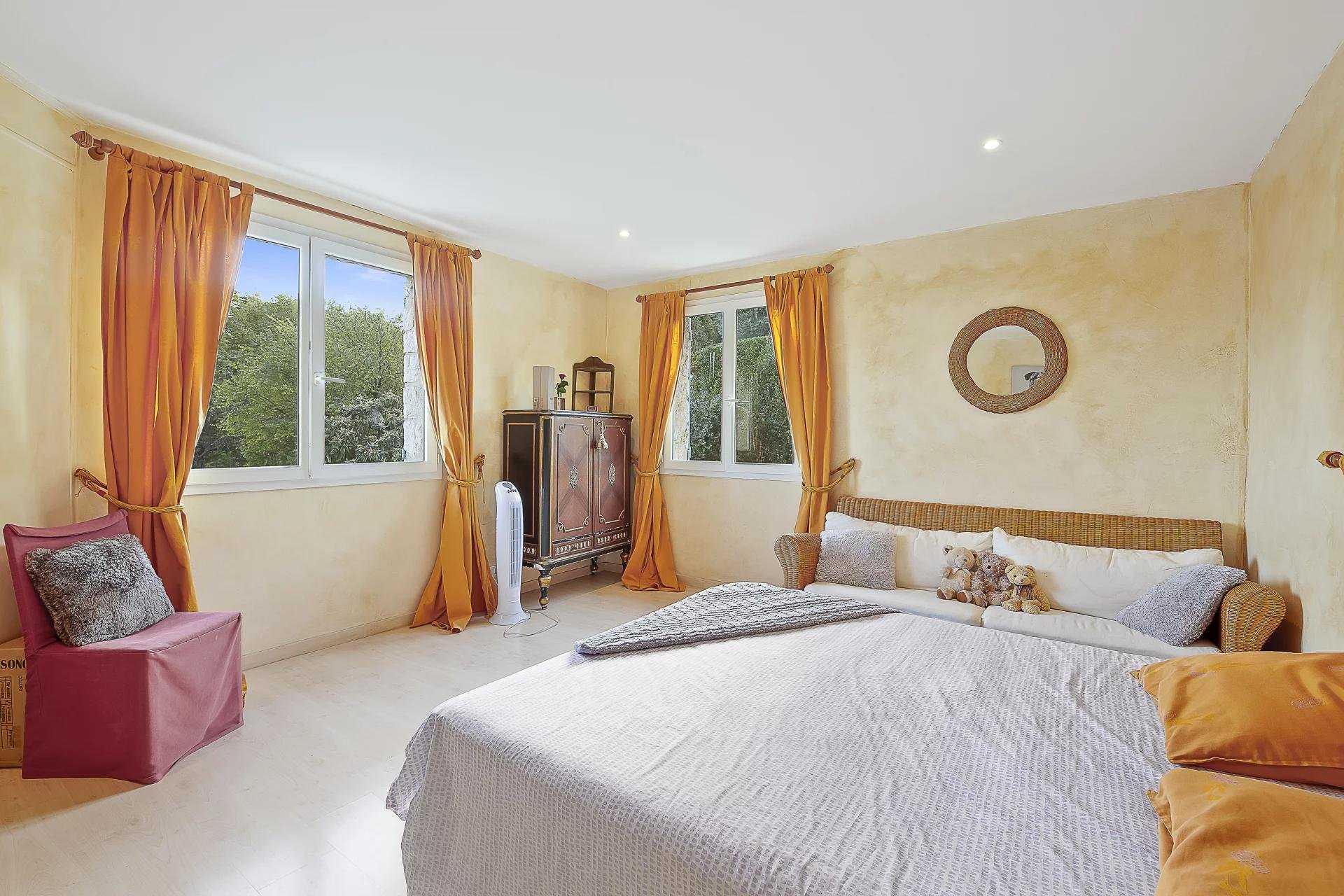 House in Vence, Alpes-Maritimes 11371480