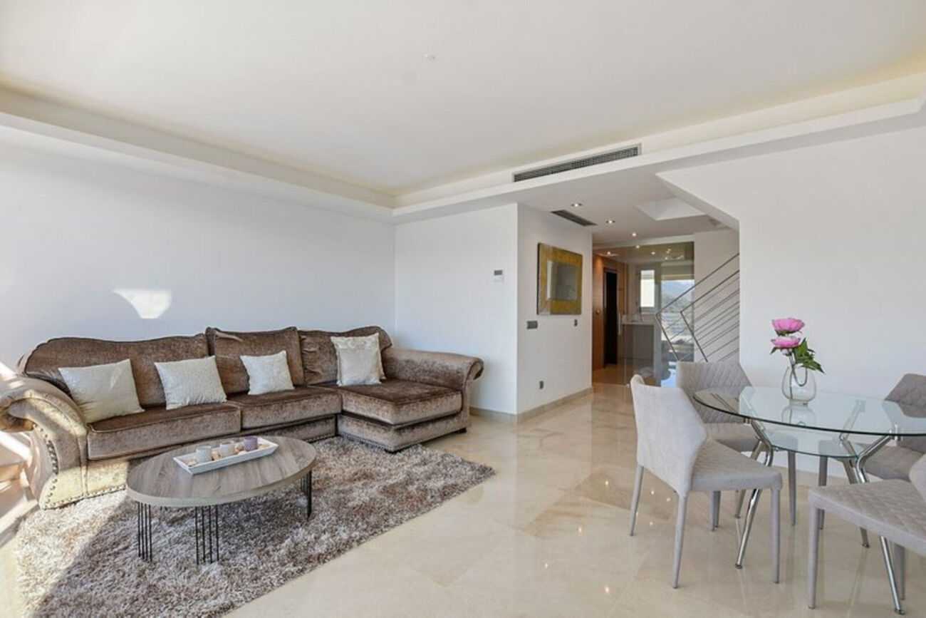 Condominium in Benahavis, Andalusia 11380941