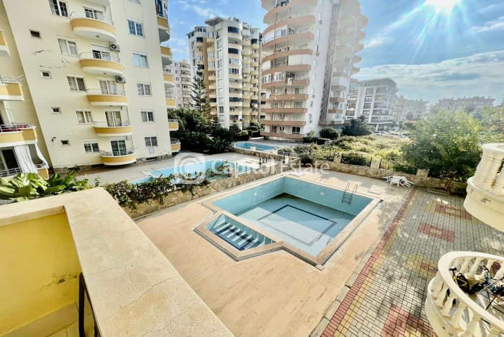Condominium dans Mahmutlar, Antalya 11389689